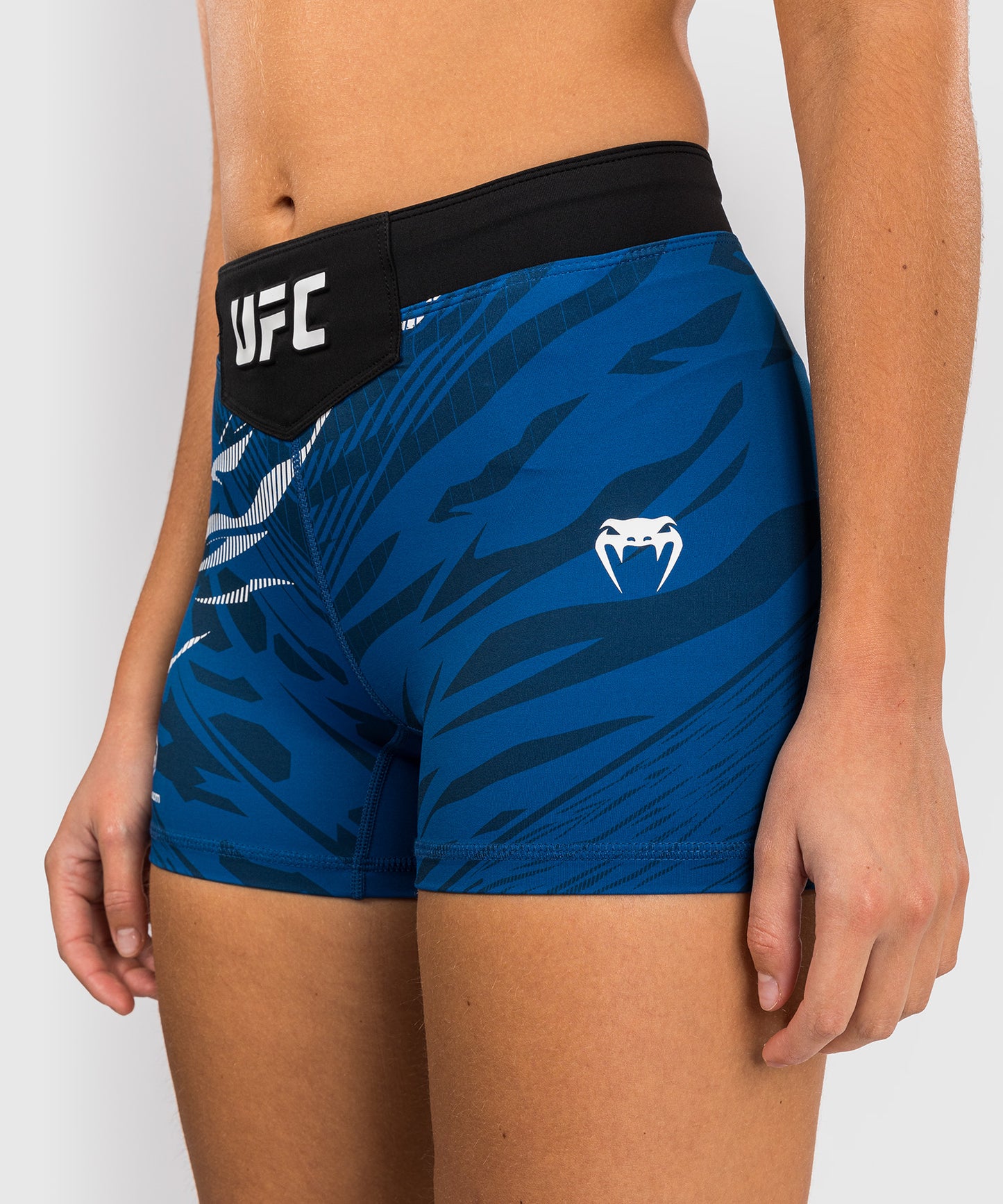 UFC Fusion by Venum Authentic Fight Night Vale Tudo Shorts per Donna - Fit Corto - Blu