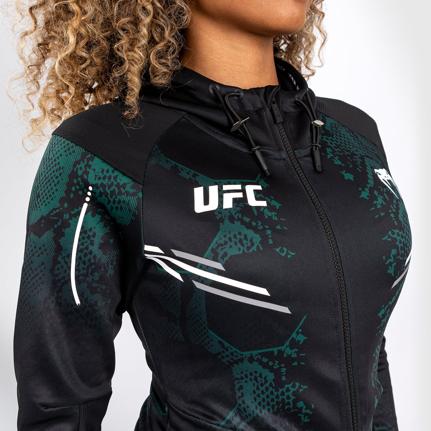 UFC Adrenaline by Venum Personalized Authentic Fight Night Felpa con cappuccio Walkout da donna - Emerald Edition - Verde/Nero