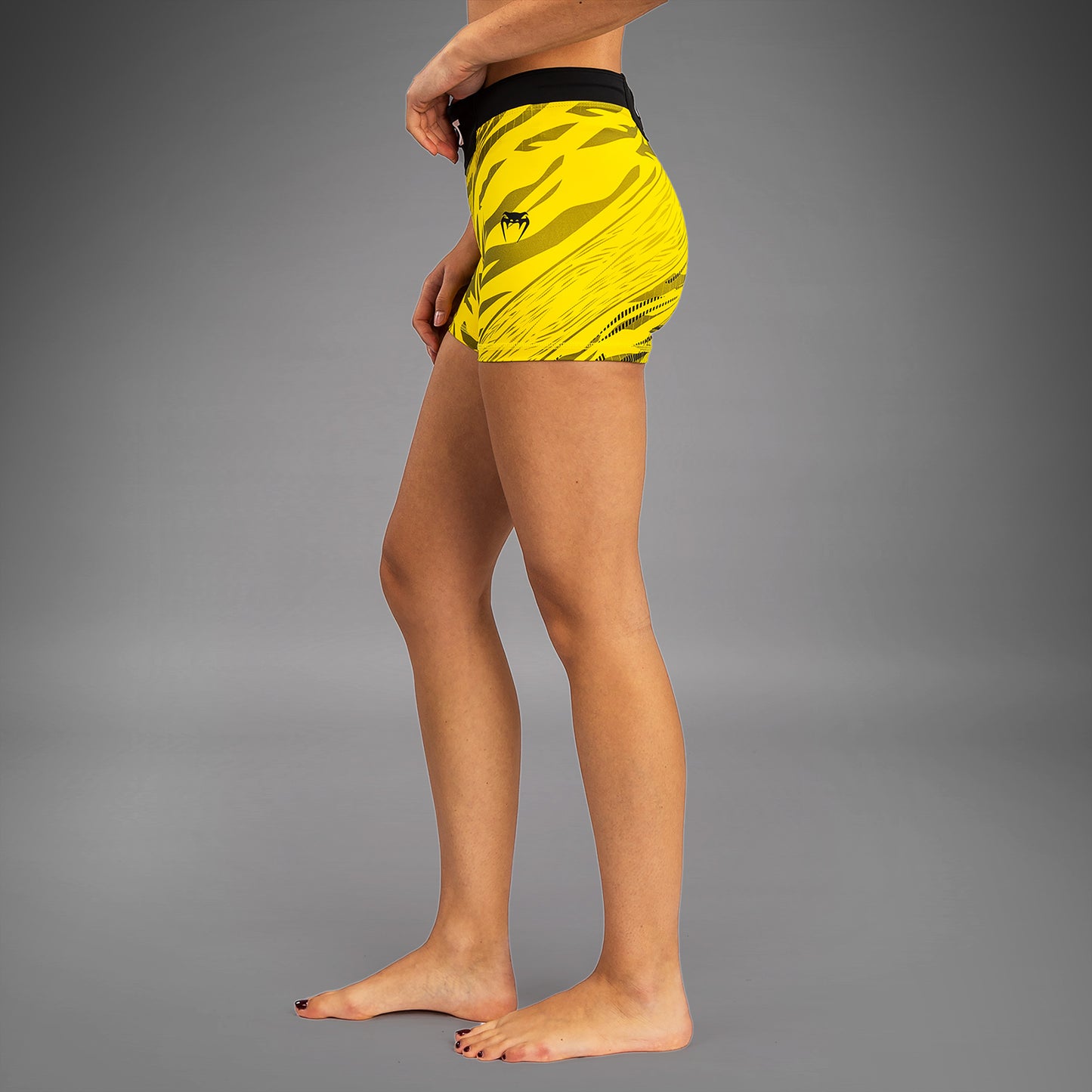 UFC Fusion by Venum Authentic Fight Night Vale Tudo Shorts per Donna - Fit Corto - Giallo