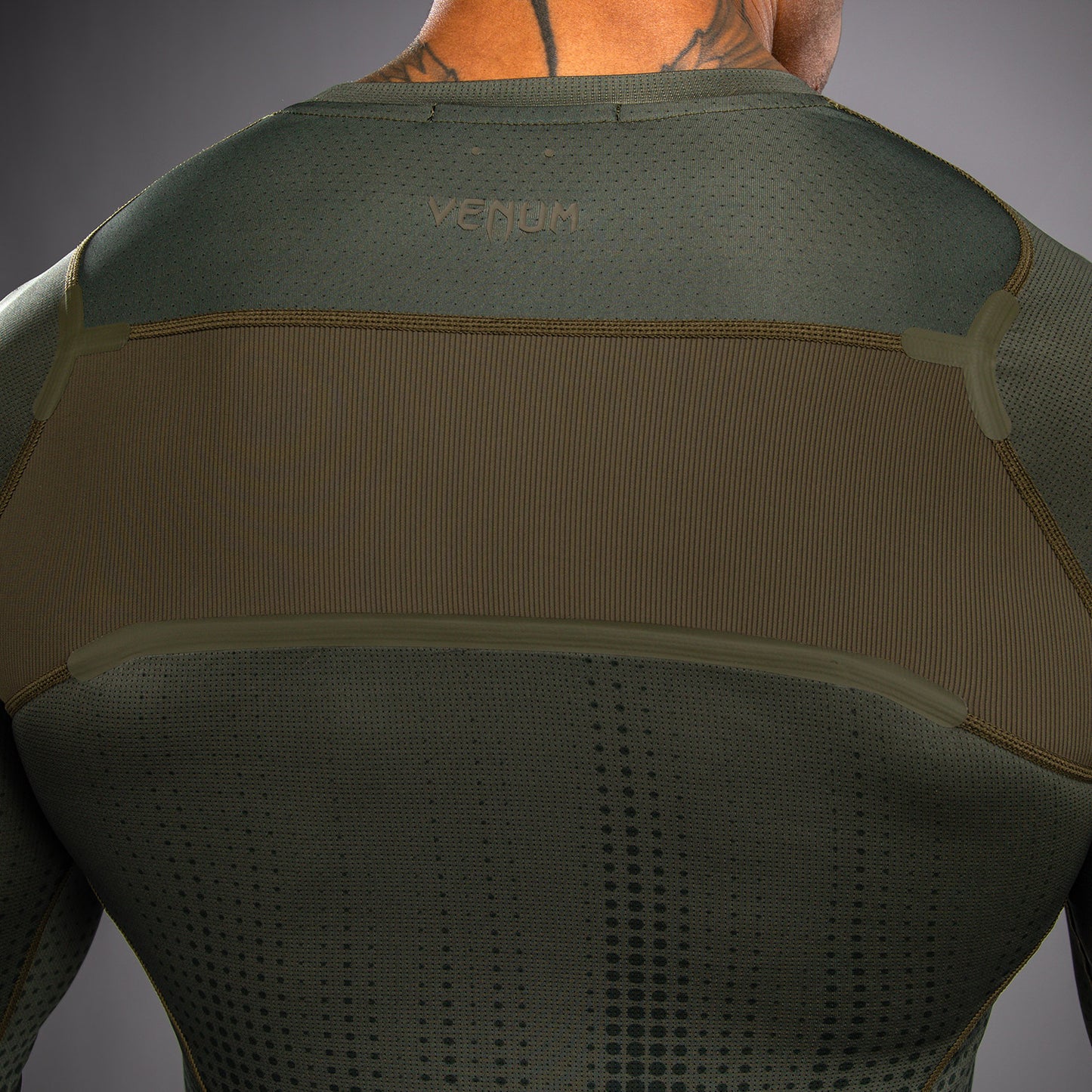 Venum Stealth Rashguard a Maniche Lunghe – Kaki/Verde Scuro