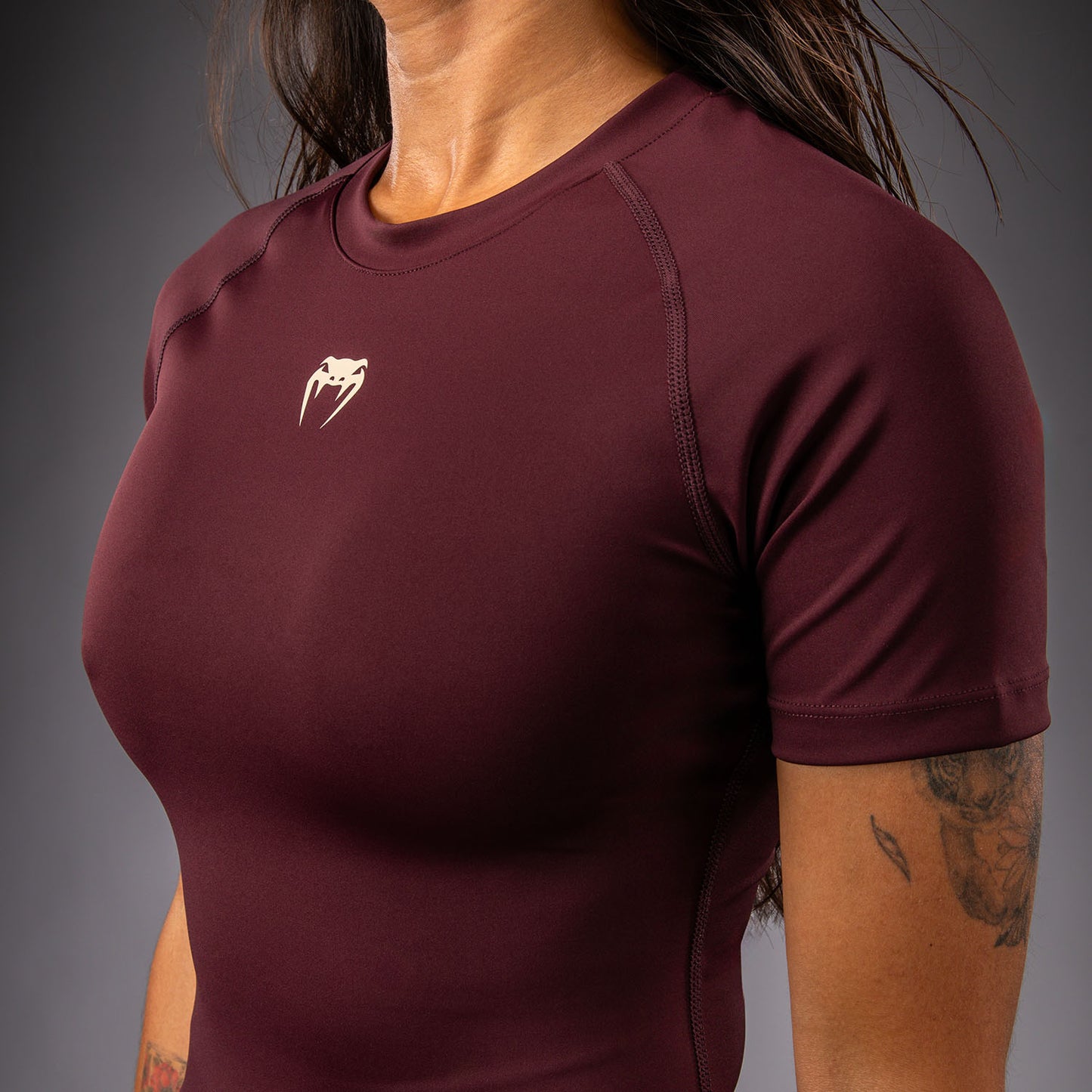 Venum Talisman Rashguard a Maniche Corte - Prugna