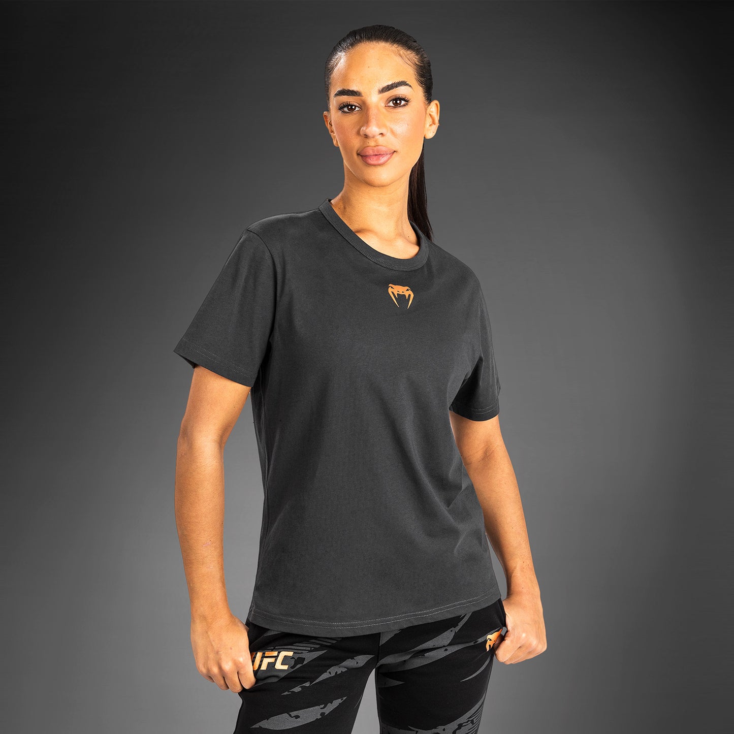 UFC Adrenaline by Venum Fight Week T-Shirt In Cotone A Manica Corta per Donna - Antracite Grigio