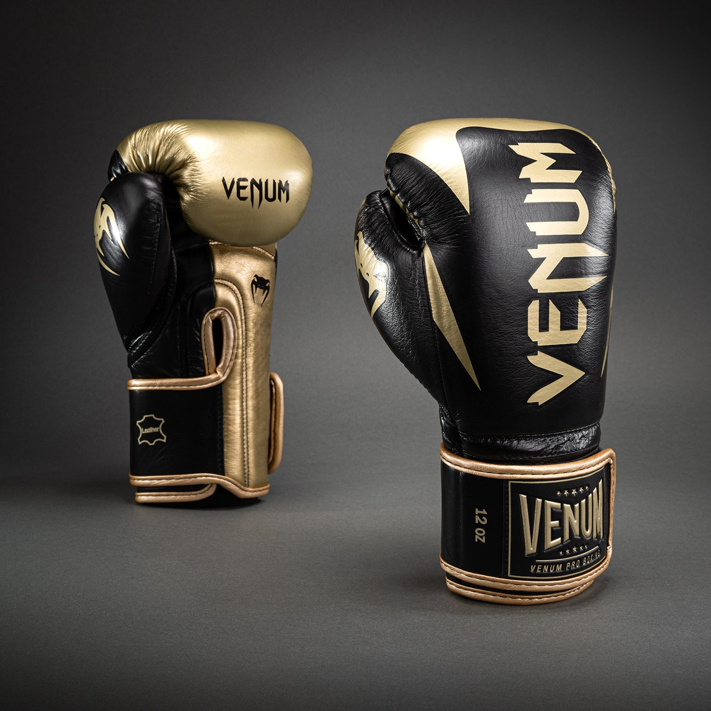 Guantoni da boxe Venum Hammer Pro con chiusura in velcro - Nero/Oro