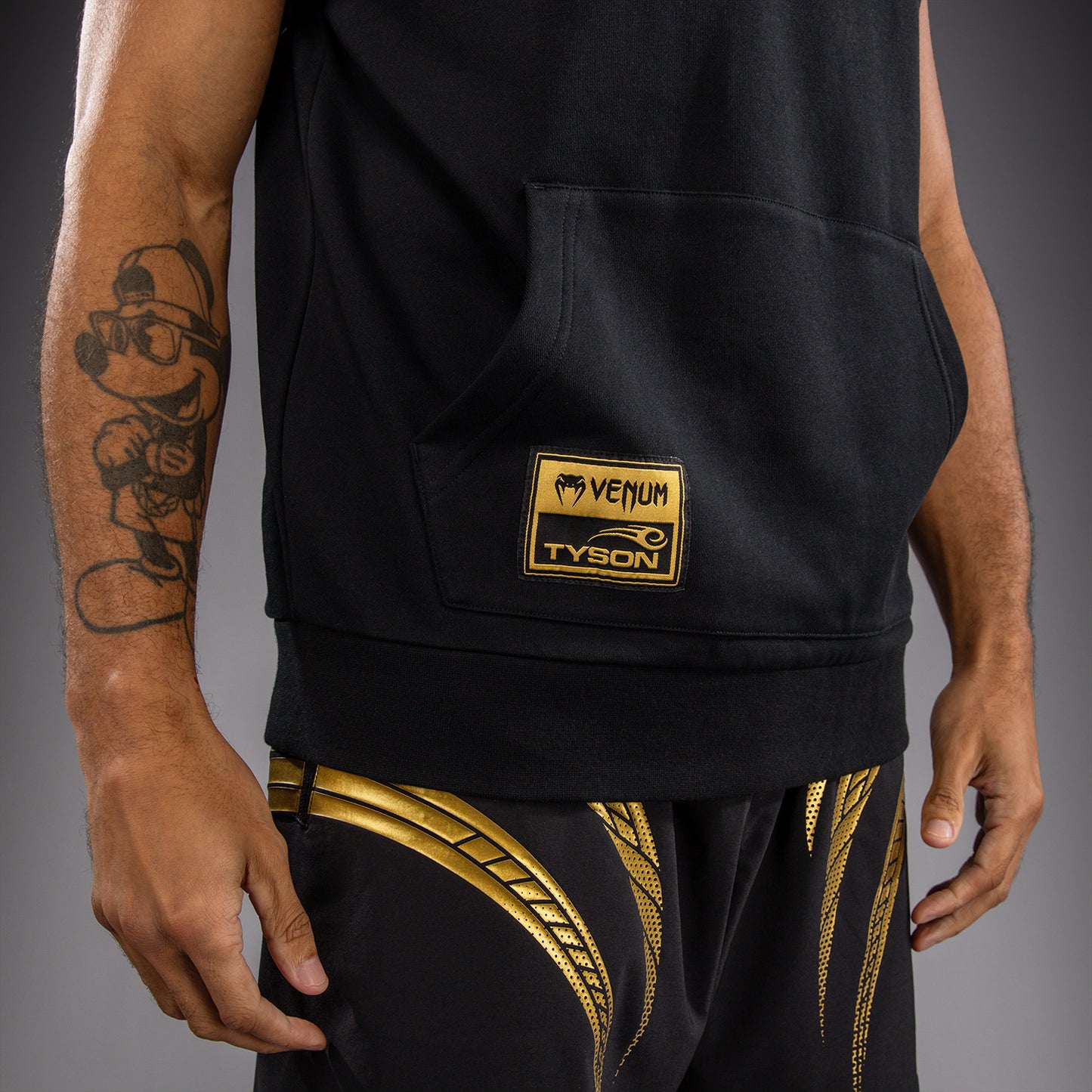 Venum x Mike Tyson Tiger Felpa con Cappuccio Senza Maniche - Nero/Oro