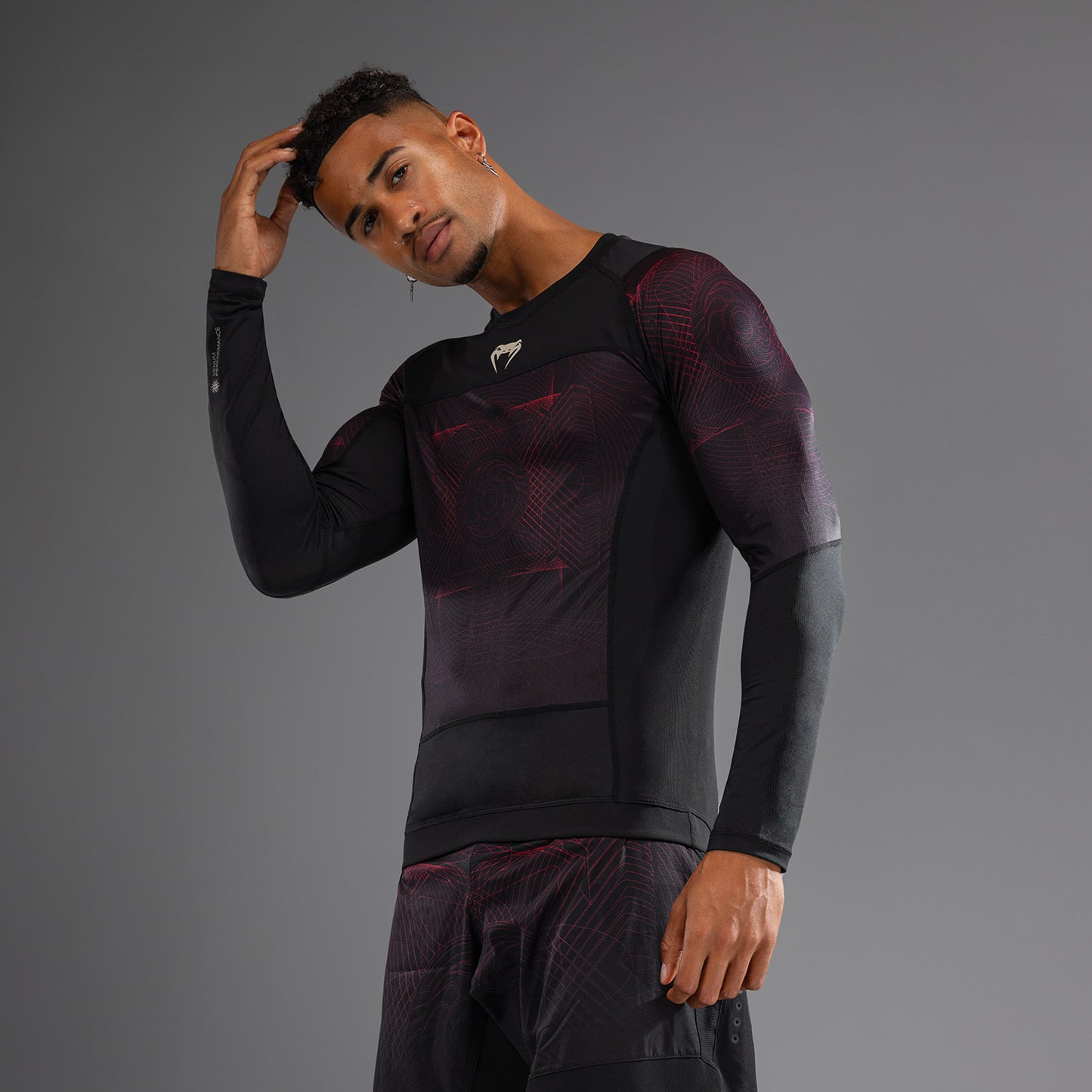 Venum G-Fit Air Rashguard a maniche Lunghe - Nero Profondo/Rosso Fuoco