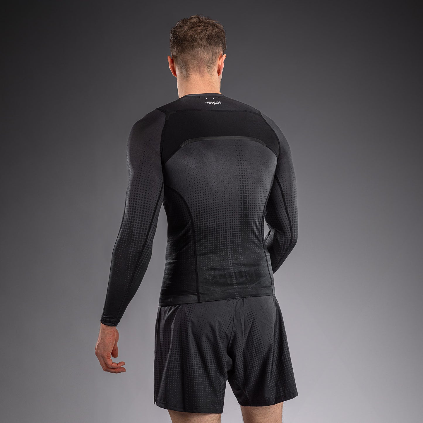 Venum Stealth Rashguard a Maniche Lunghe – Nero/Bianco