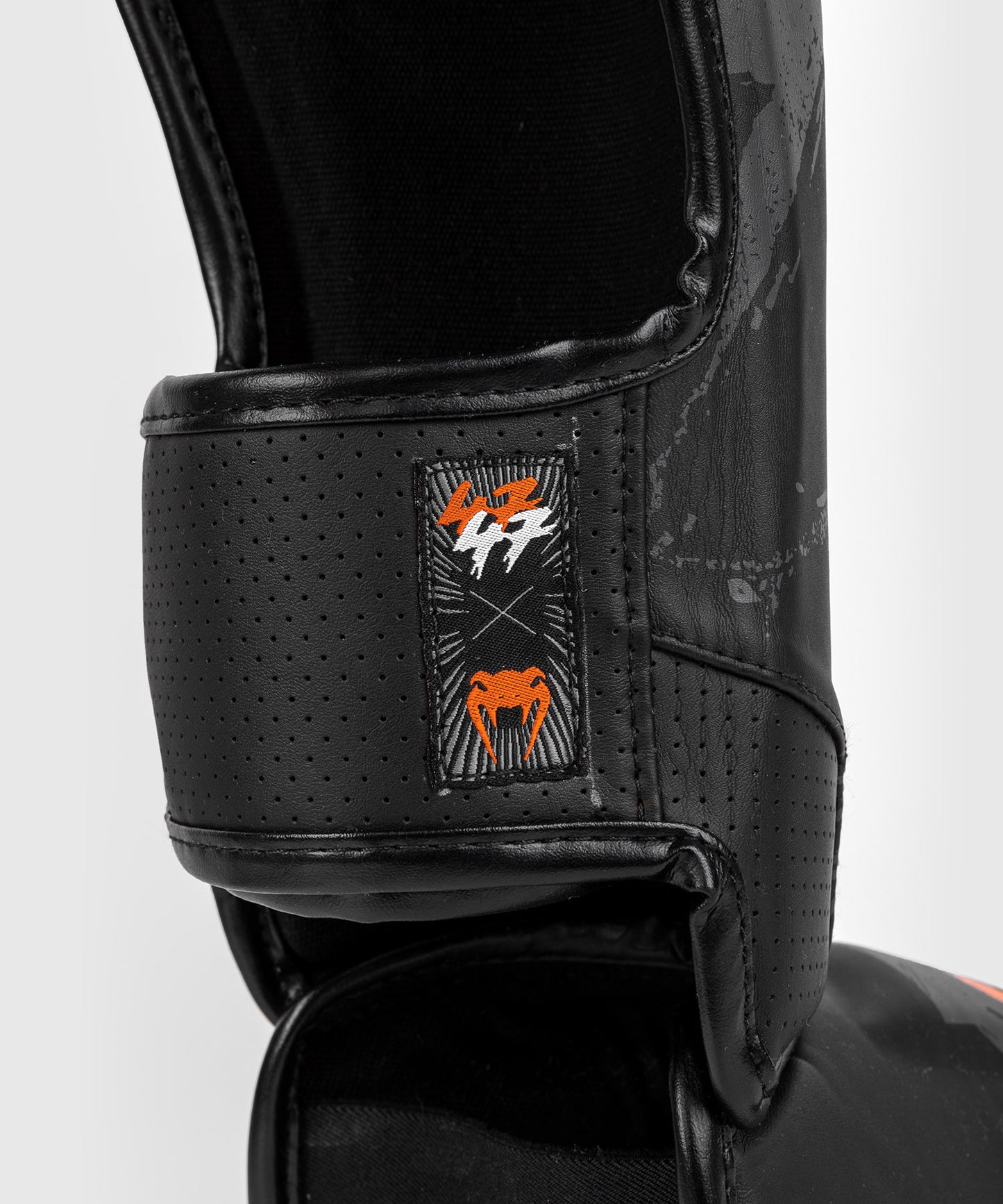 Venum S47 Parastinchi - Nero/Arancione