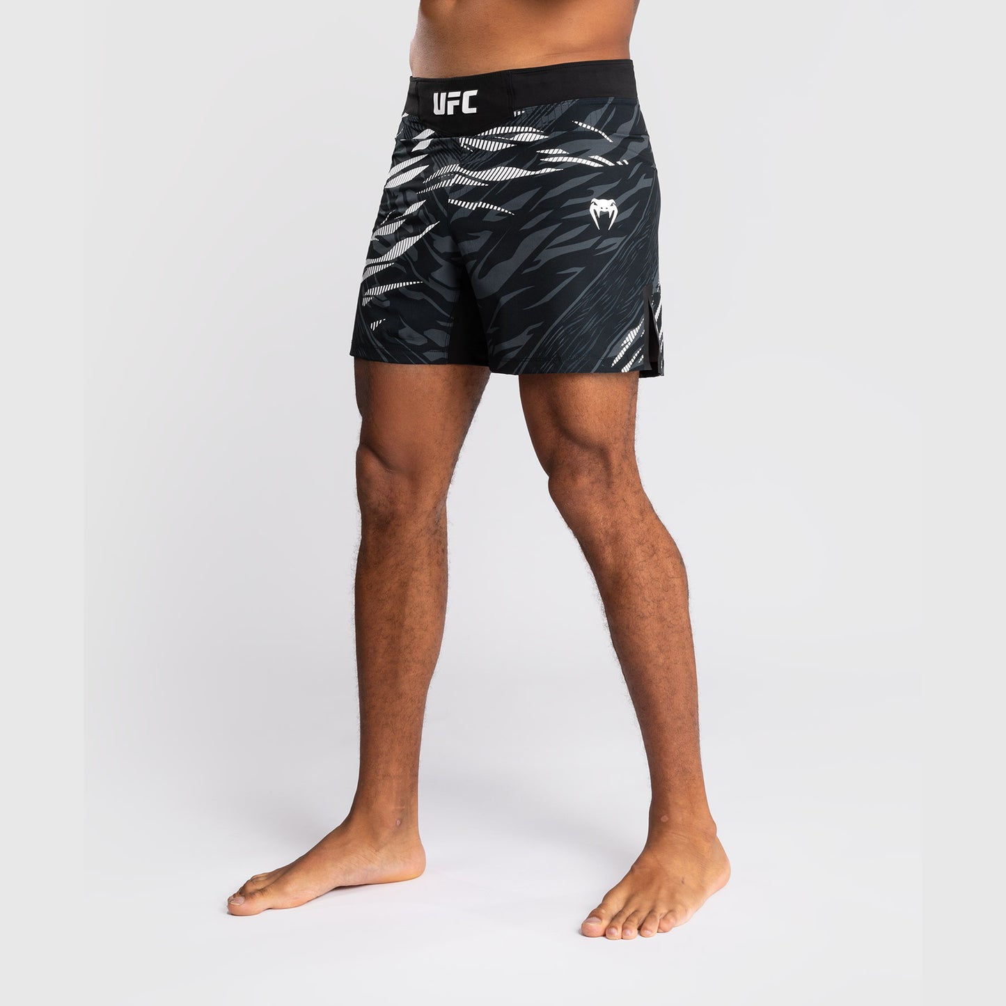 UFC Fusion by Venum Personalizzati Authentic Fight Night Shorts da Lotta per Uomo - Fit Corto - Nero