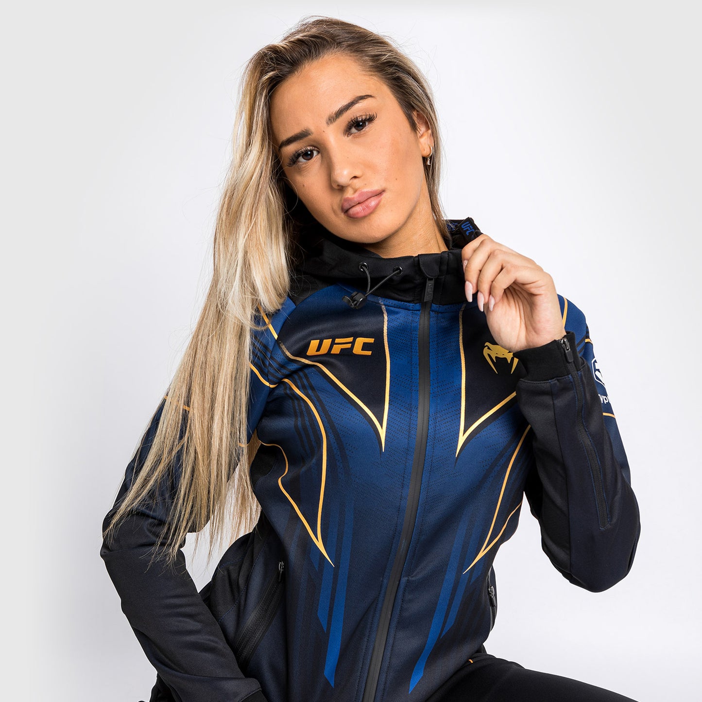Felpa con cappuccio Walkout da donna UFC Venum Authentic Fight Night 2.0 - Midnight Edition - Champion