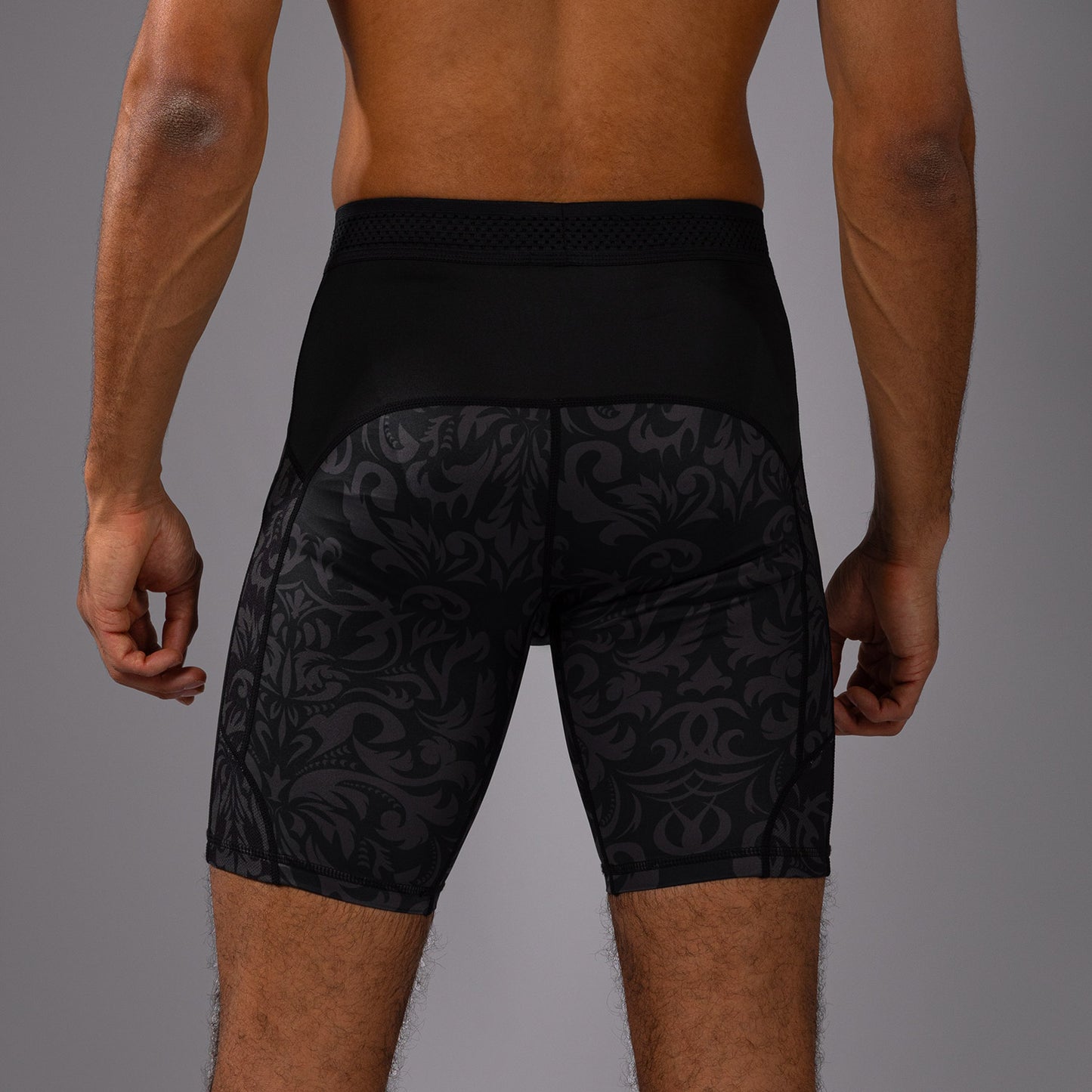 Venum x Topuria Unmatched Edition Pantaloncini a compressione - Nero/Oro