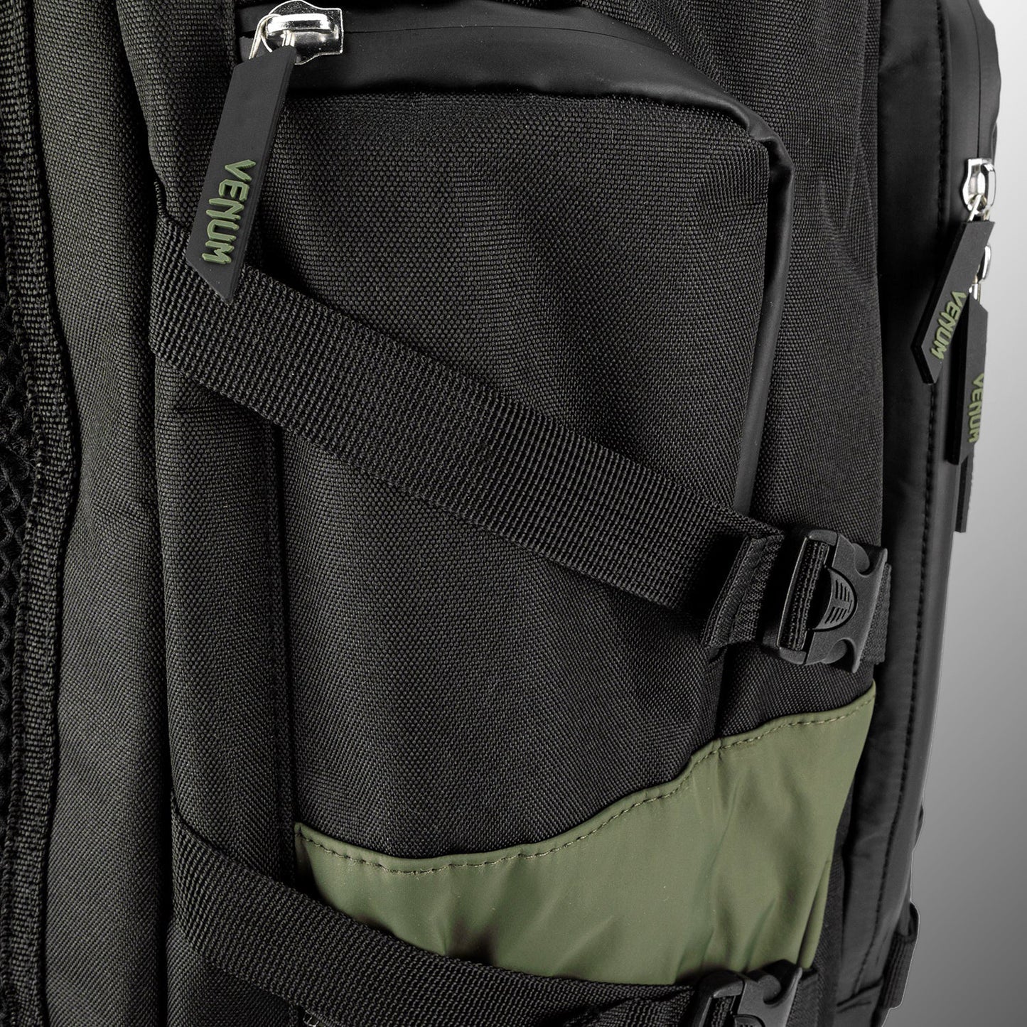 Venum Challenger Xtrem Evo Zaino (50-63L) – Kaki/Nero