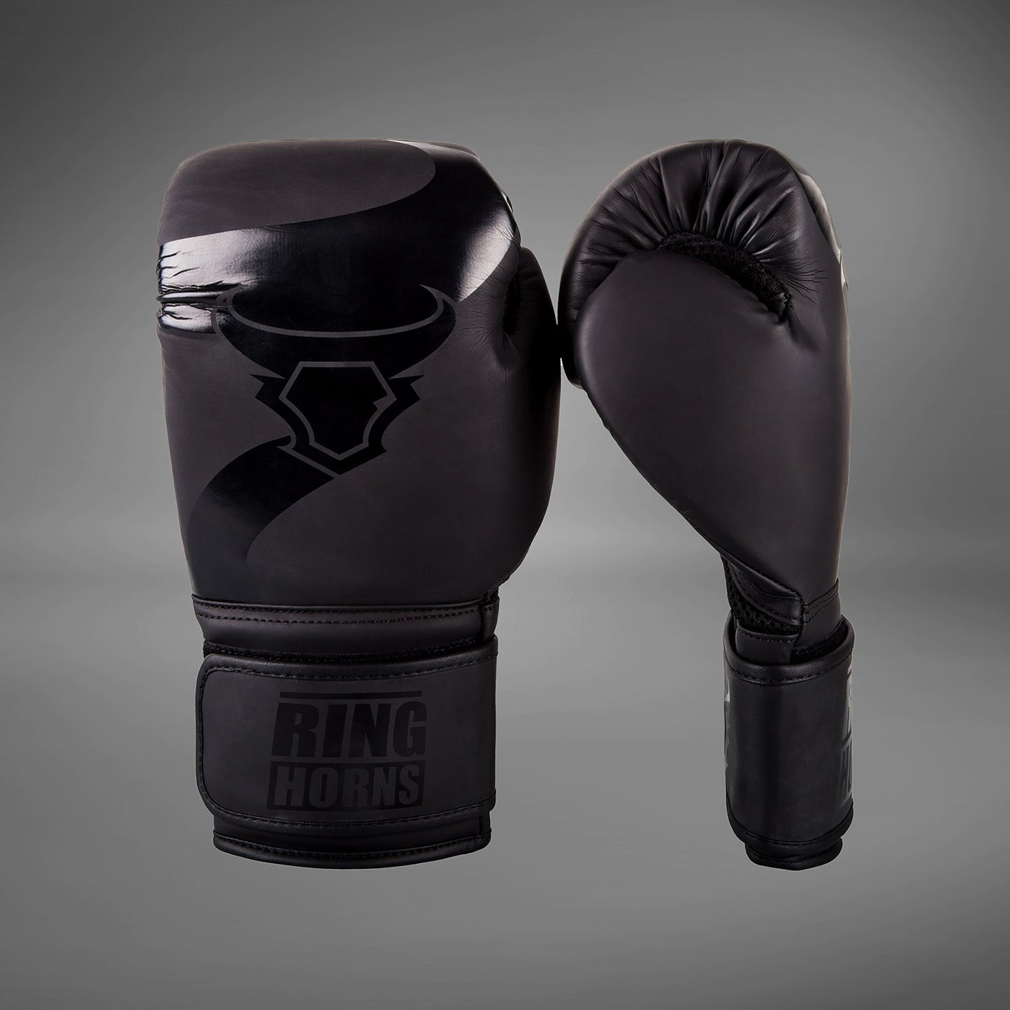 Ringhorns Charger by Venum Boxing Gloves – Nero/Nero