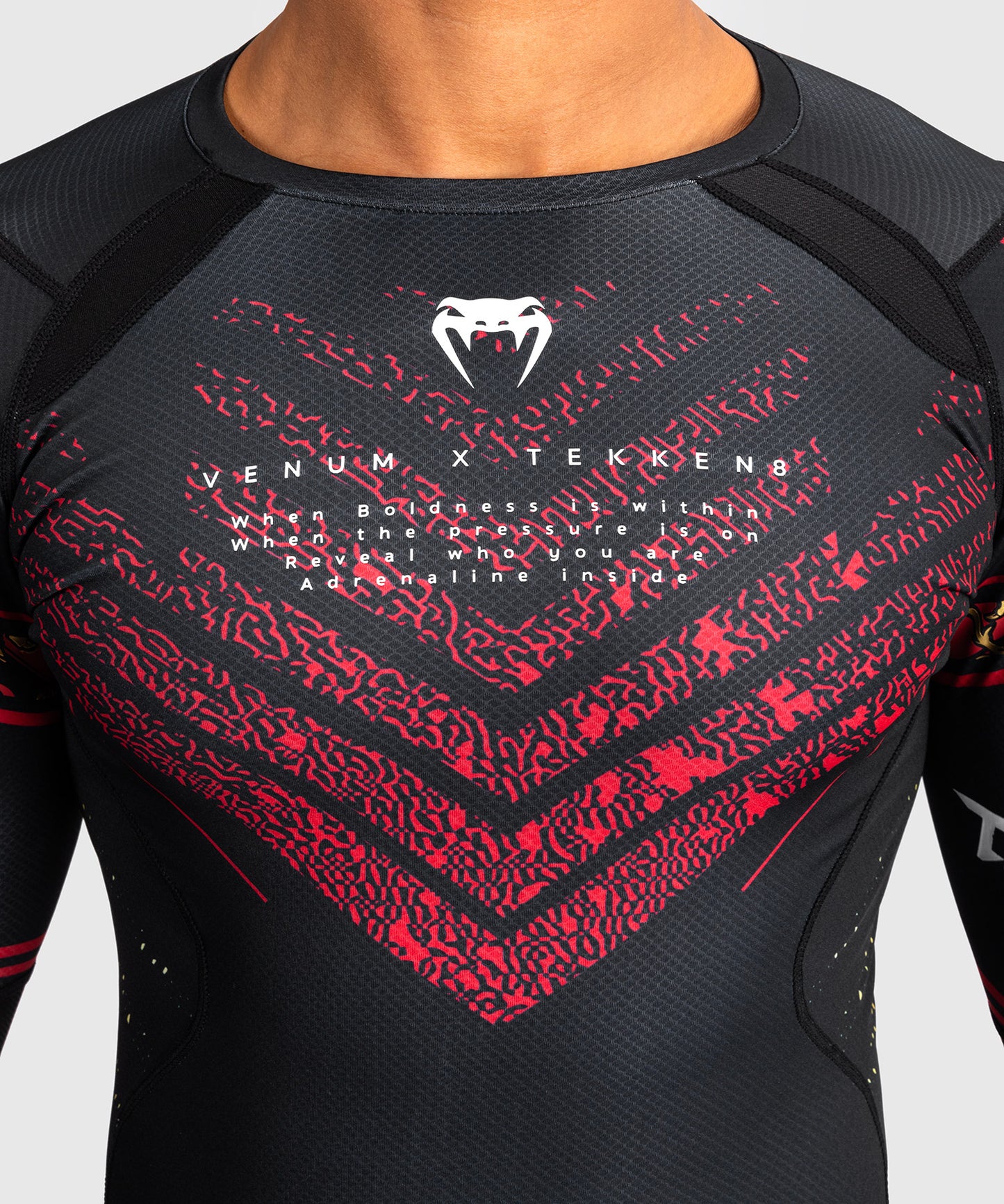 Venum x TEKKEN 8 - Marshall Law Rashguard - Nero/Rosso/Oro