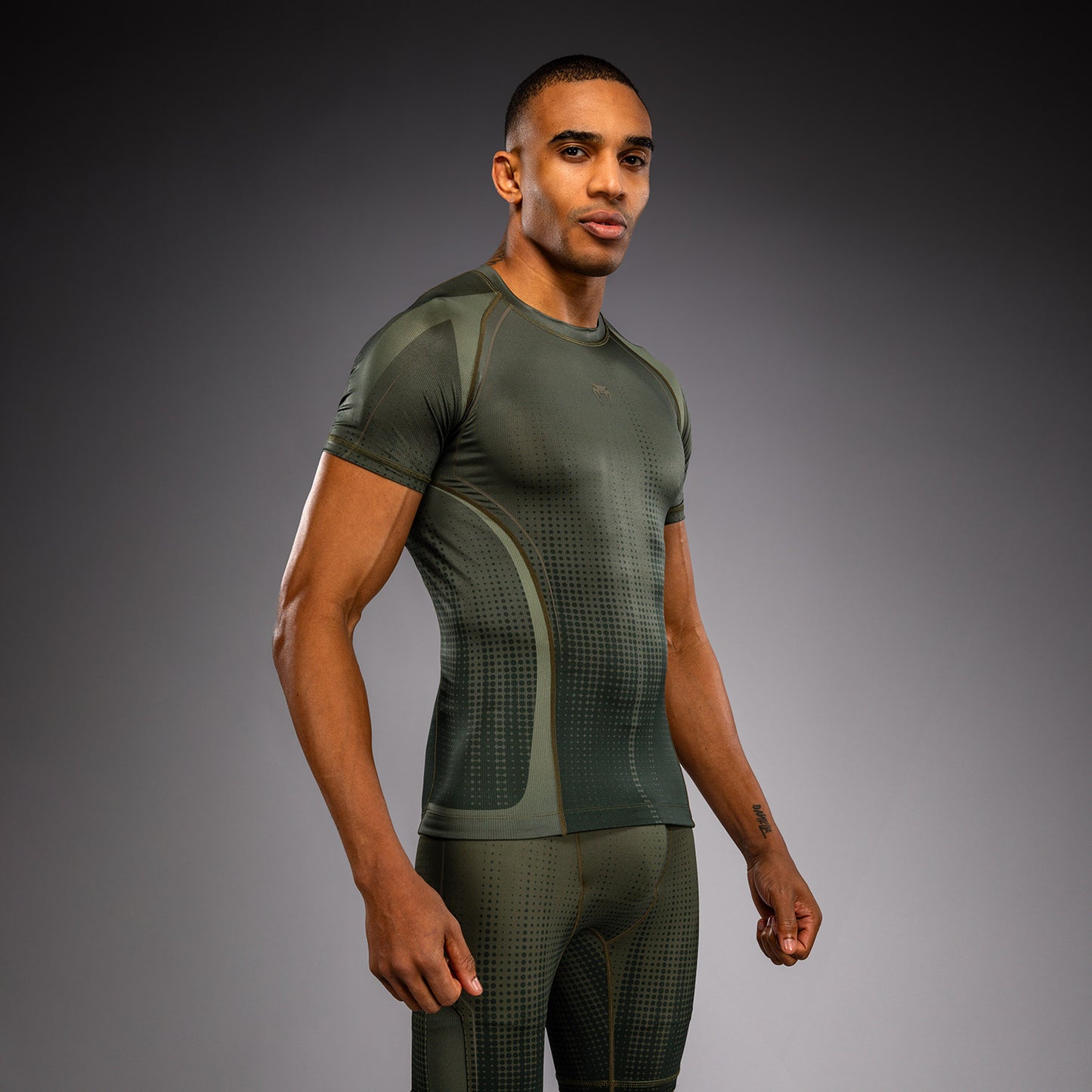 Venum Stealth Rashguard a Maniche Corte – Kaki/Verde Scuro