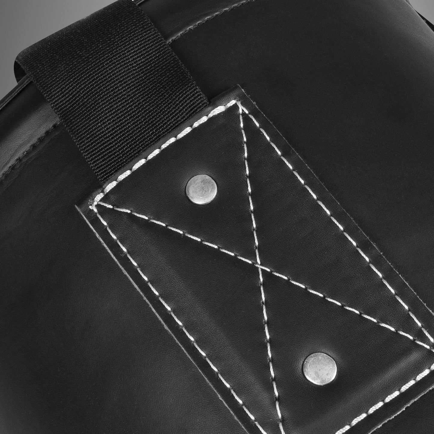 Venum Origins Sacco da boxe - Bianco/Nero (montaggio a soffitto incluso)