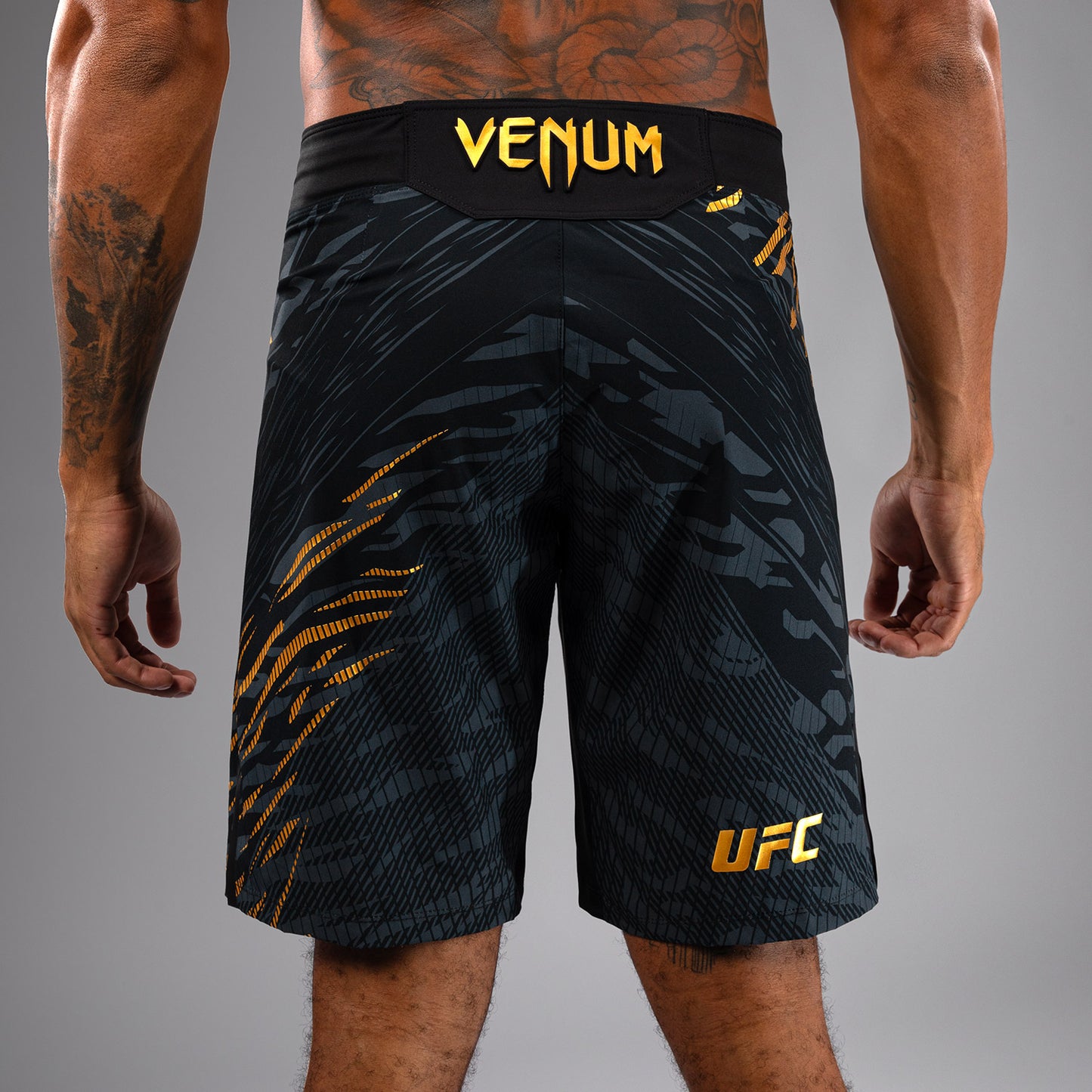 UFC Fusion by Venum Authentic Fight Night Shorts da Lotta per Uomo - Fit Largo - Champion