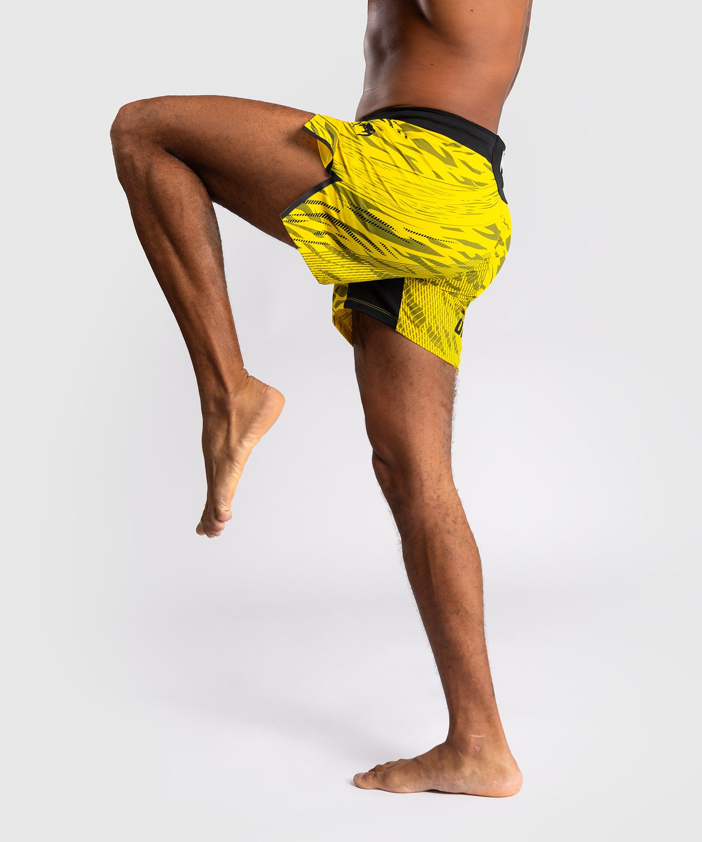 UFC Fusion by Venum Personalizzati Authentic Fight Night Shorts da Lotta per Uomo - Fit Corto - Giallo