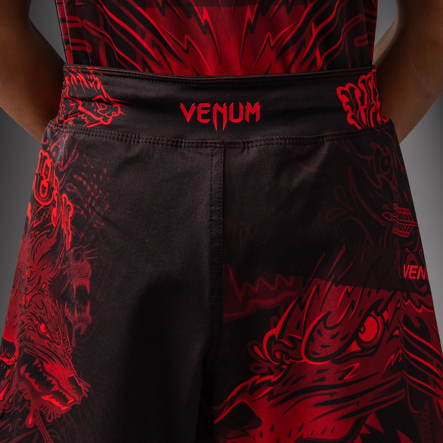 Venum Wolf Atak Pantaloncini da Combattimento Per Bambini – Nero/Rosso