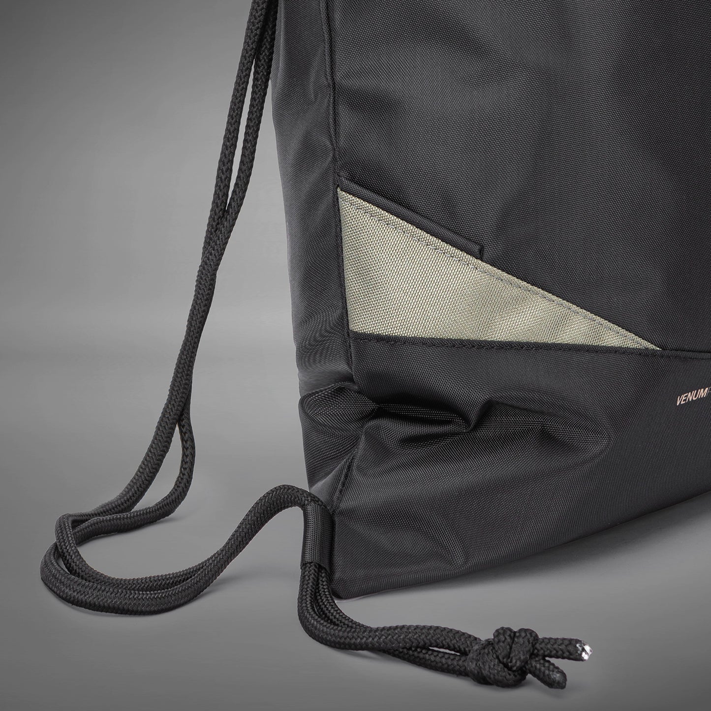 Venum Evo 2 Borsa con Coulisse (15-20L) – Nero/Kaki