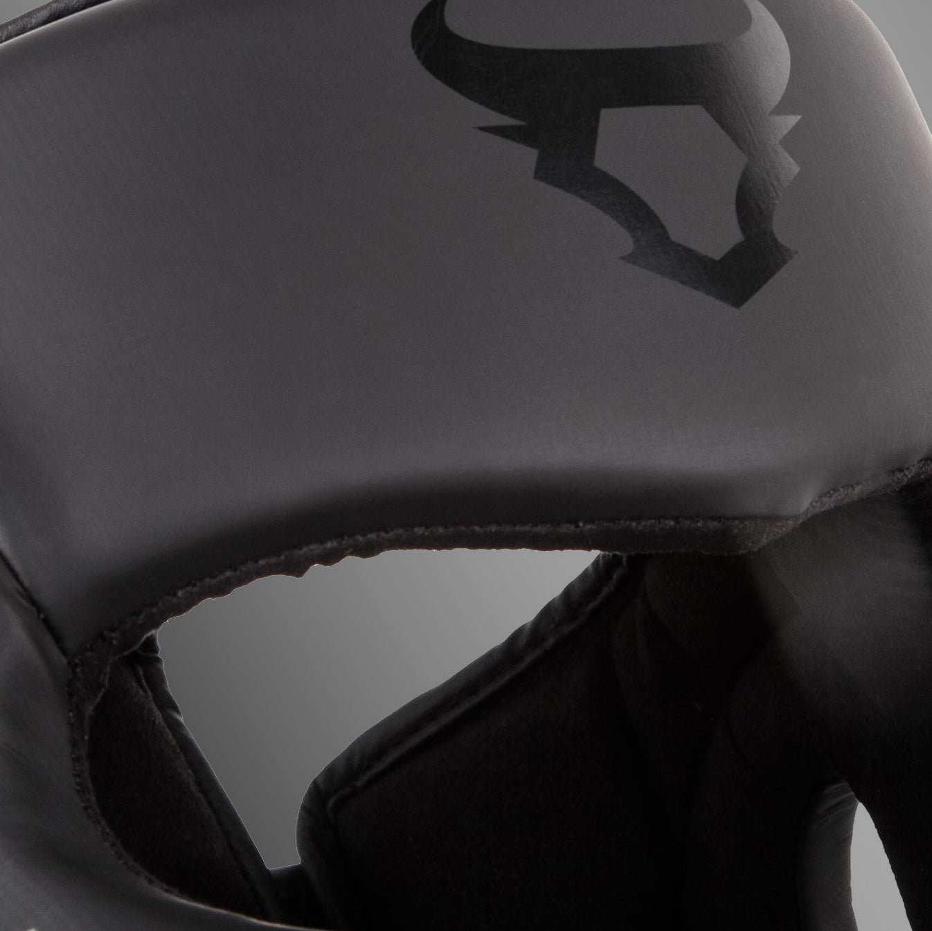 Ringhorns Charger by Venum Headgear – Nero/Nero