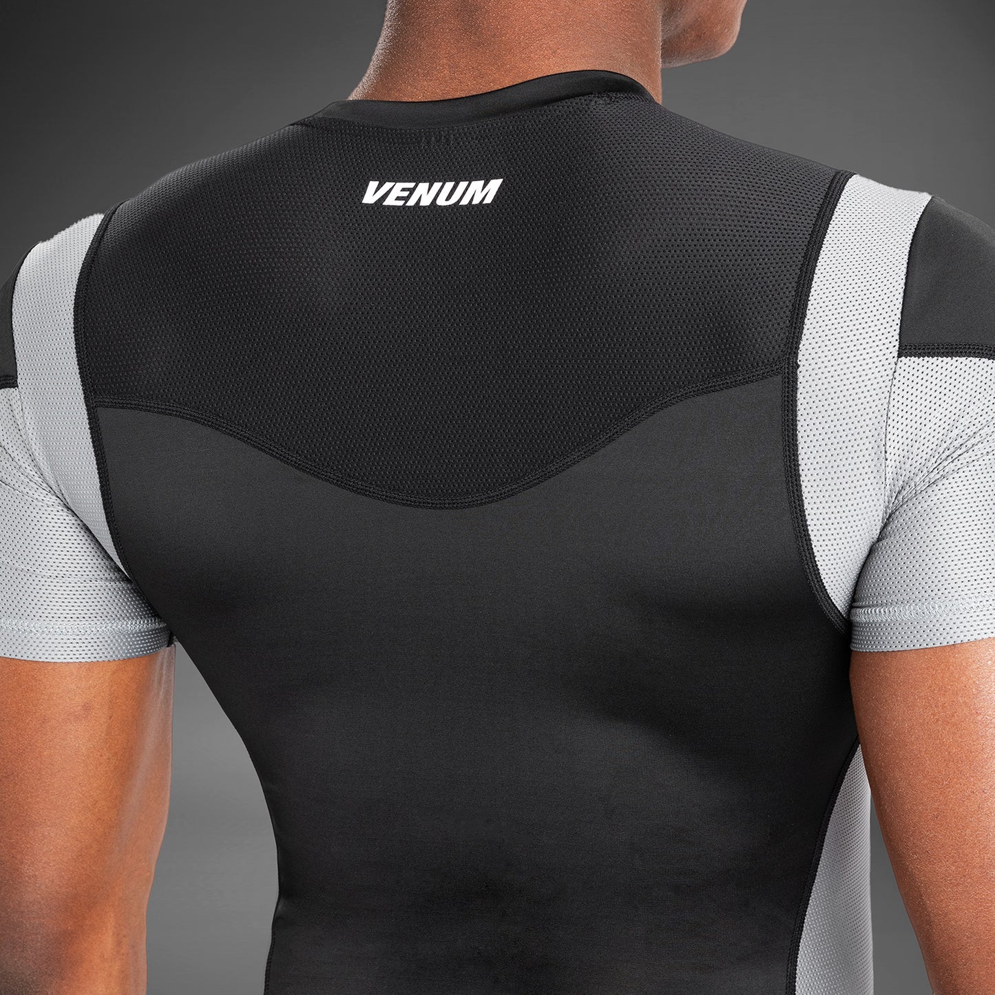 Venum Tempest Rashguard a maniche corte - Nero/Grigio