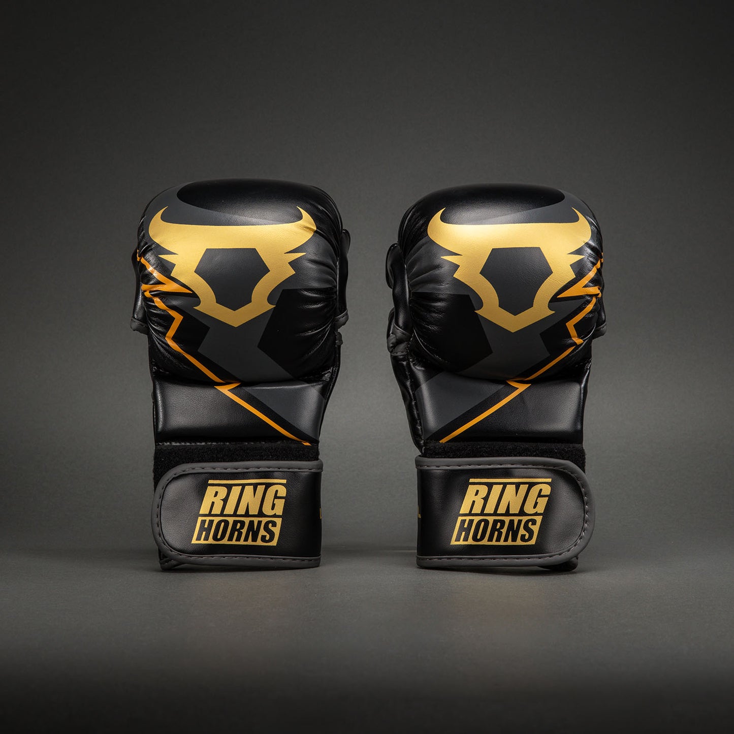Ringhorns Charger by Venum Guanti da sparring MMA - Nero/Oro