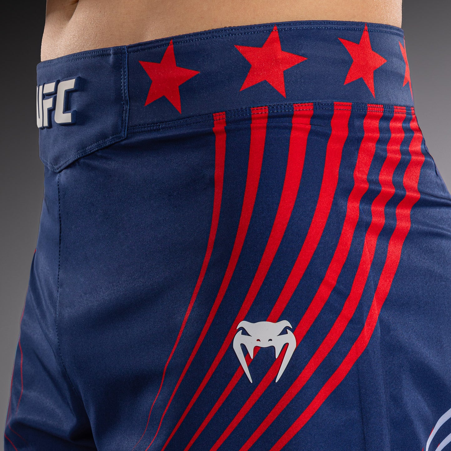 Official UFC Freedom 250 by Venum Authentic Fight Night Pantaloncini da combattimento taglio lungo da uomo - Blu