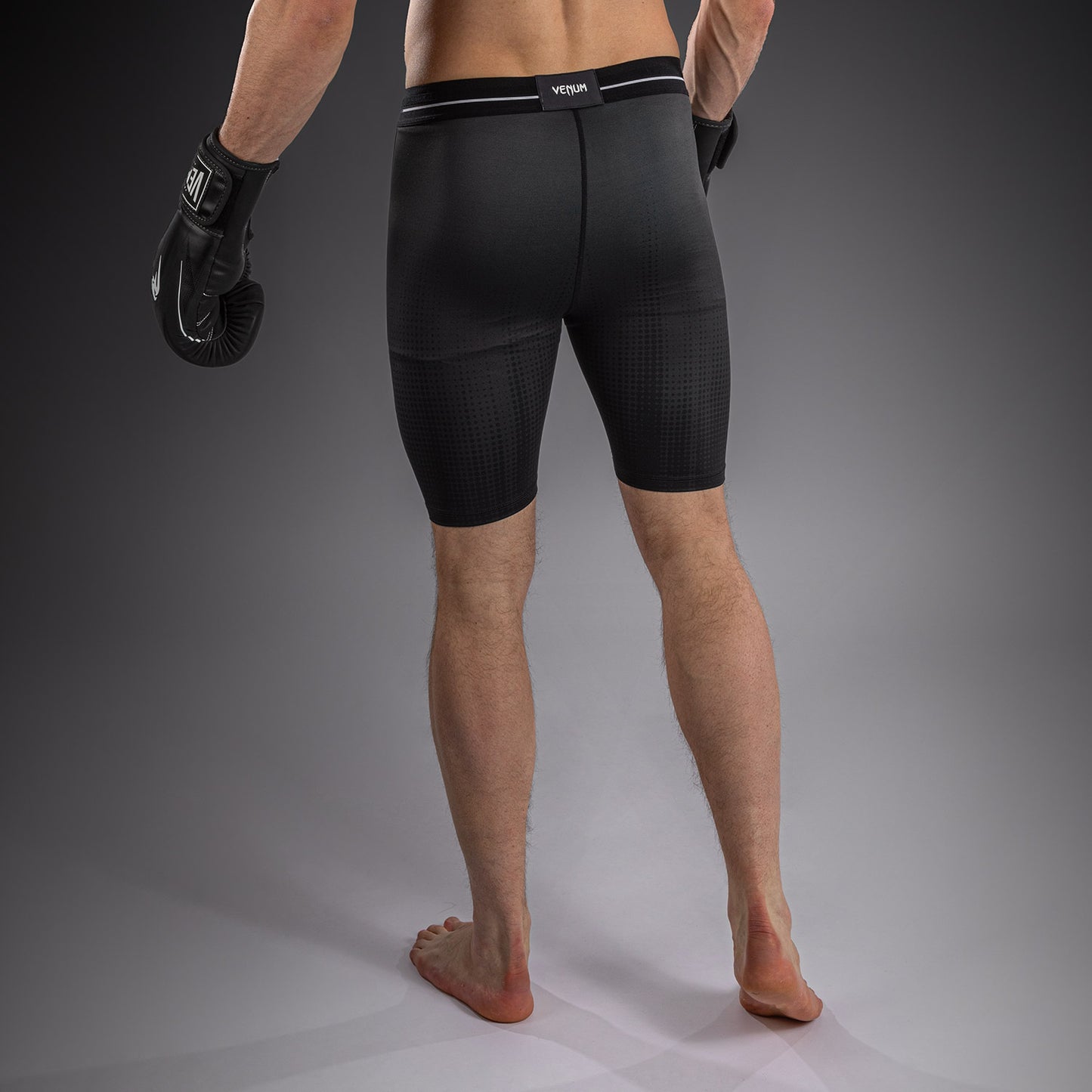 Venum Stealth Pantaloncini a Compressione – Nero/Bianco