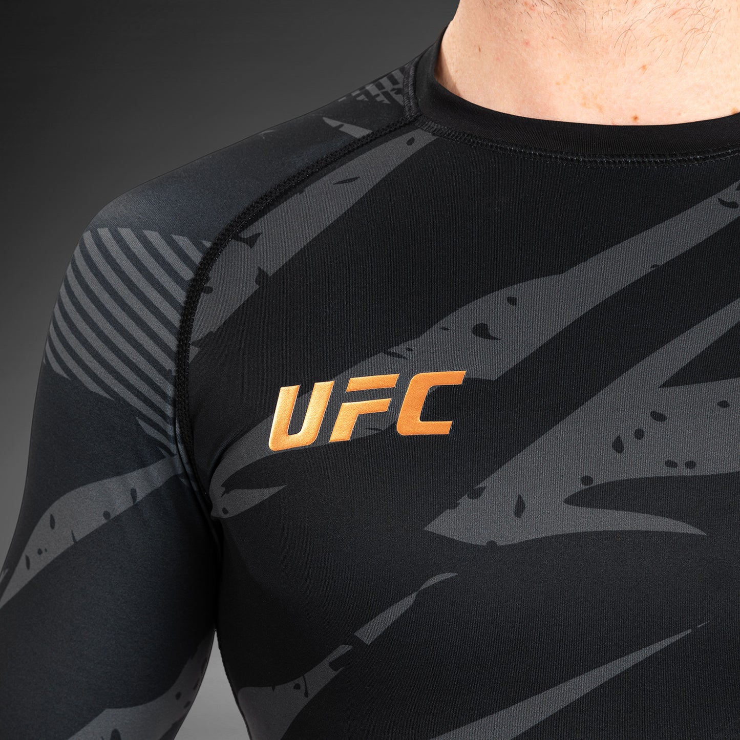 UFC Adrenaline by Venum Fight Week performance Rashguard A Manica Lunga - Urban Camo