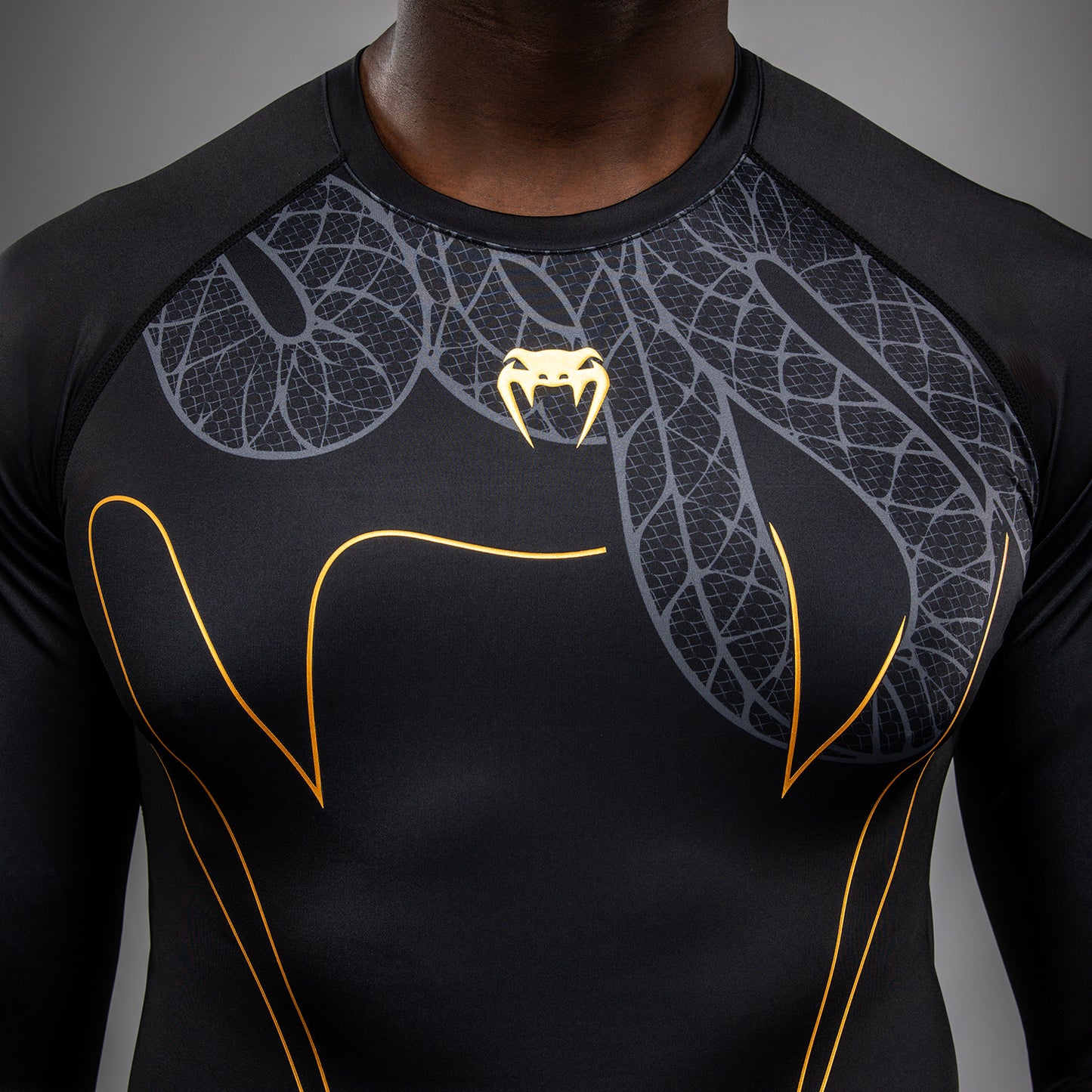 Venum Serpenti Rashguard a manica lunga – Nero/Argento/Oro