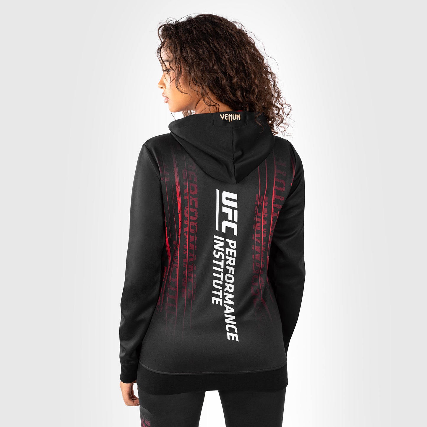 UFC Venum Performance Institute 2.0 Felpa con Cappuccio da Donna - Nero/Rosso