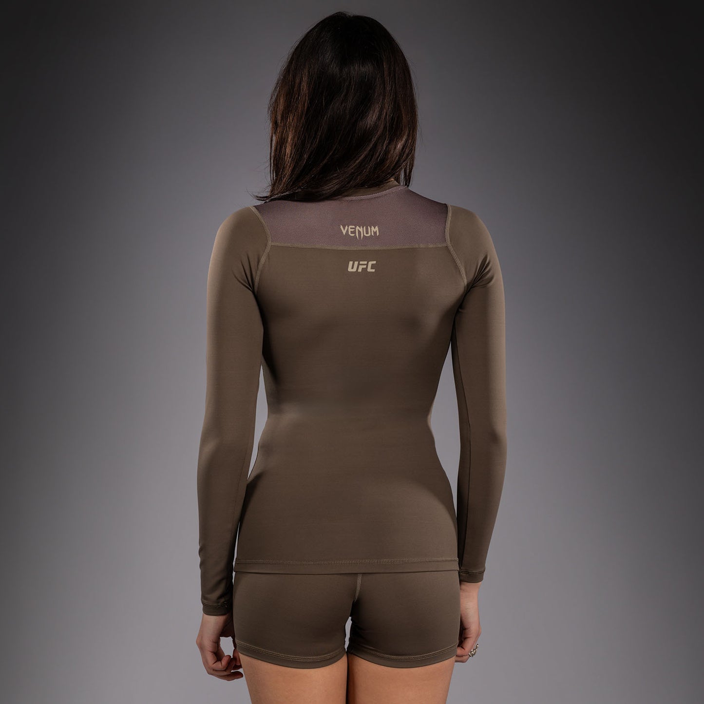Venum UFC Unity by Venum Authentic Fight Week Rashguard Tecnica a Maniche Lunghe da Donna - Marrone