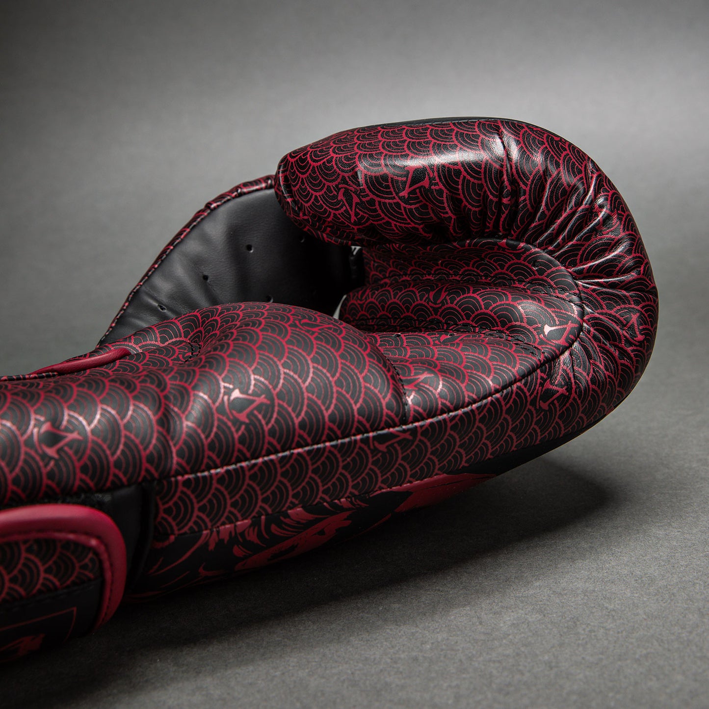 Venum x Assassin’s Creed Shadows Guantoni da boxe - Bordeaux/Nero