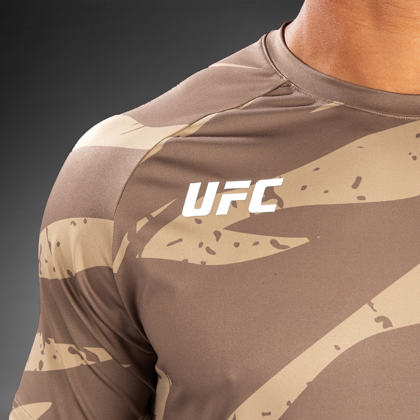 UFC Adrenaline by Venum Fight Week Maglietta Dry Tech da Uomo - Desert Camo