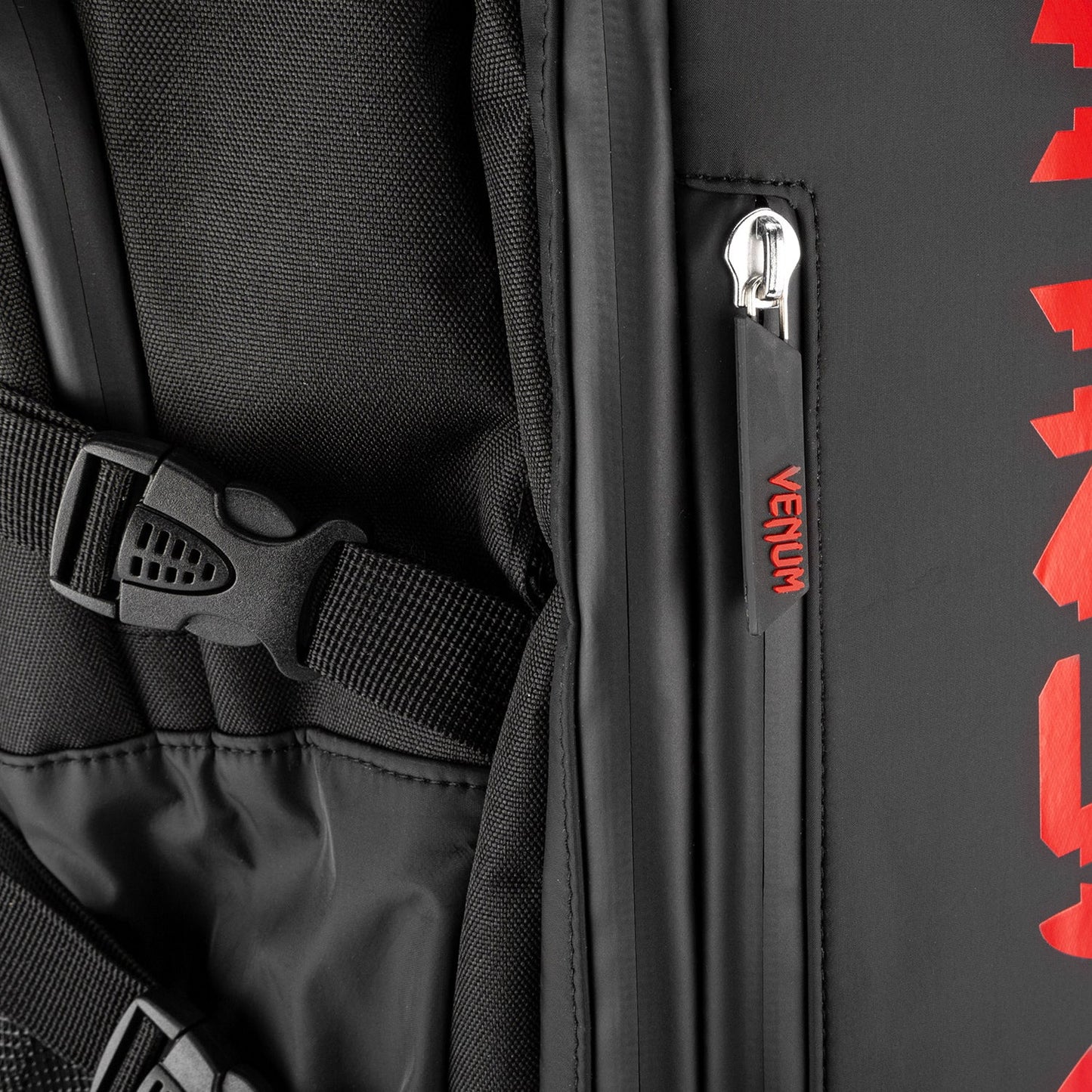 Venum Challenger Xtrem Evo Zaino (50-63L) – Nero/Rosso