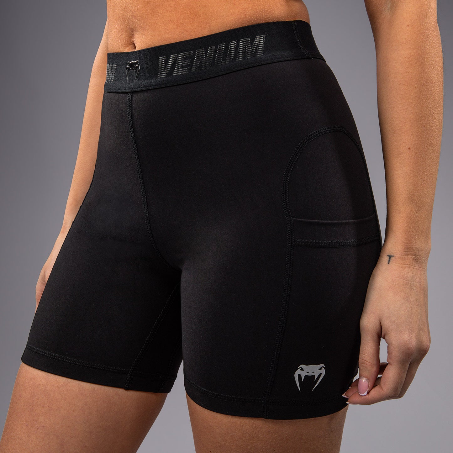Venum Elevate Pantaloncini lunghi Vale Tudo da donna - Nero