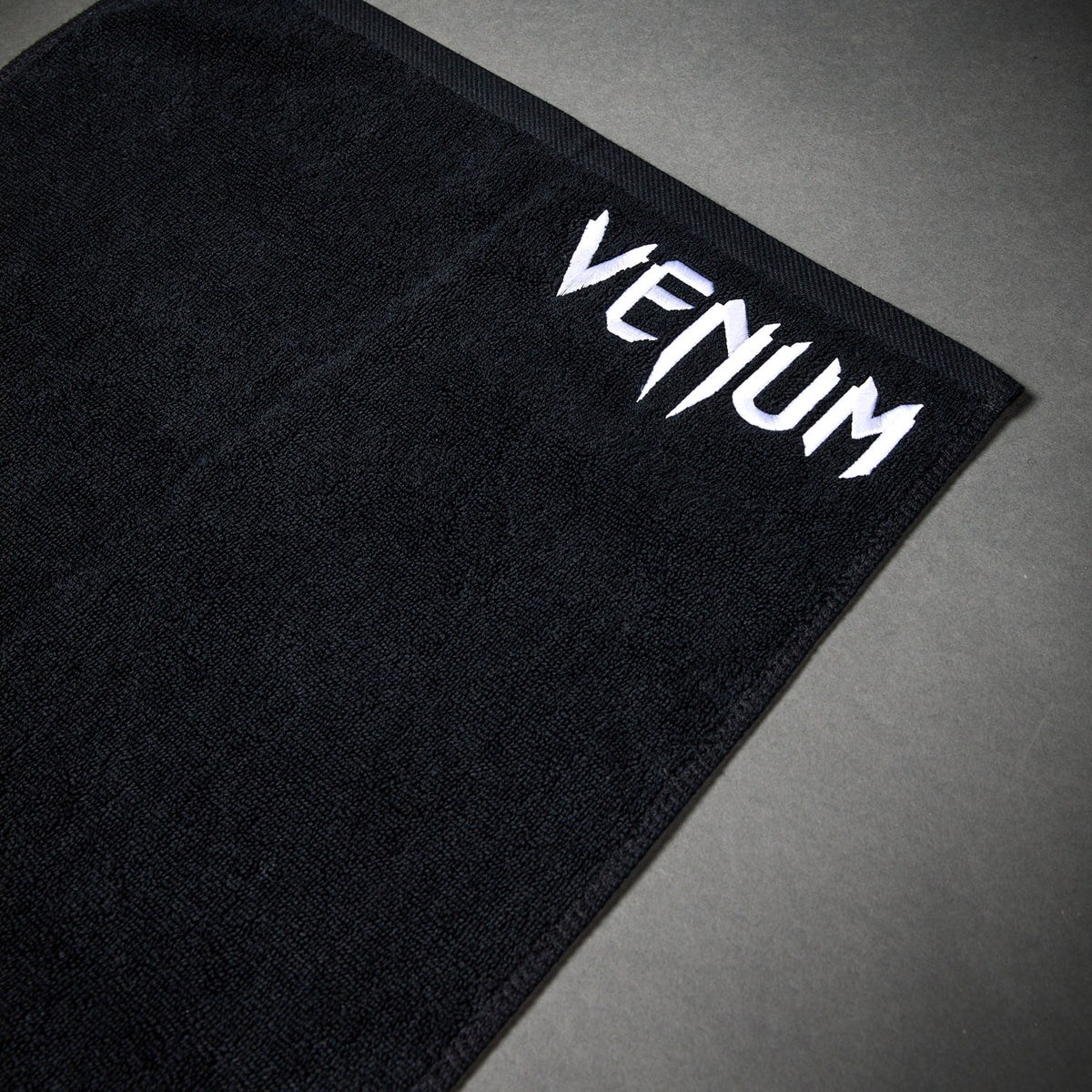 Venum MX Basics Asciugamano - Nero/Bianco