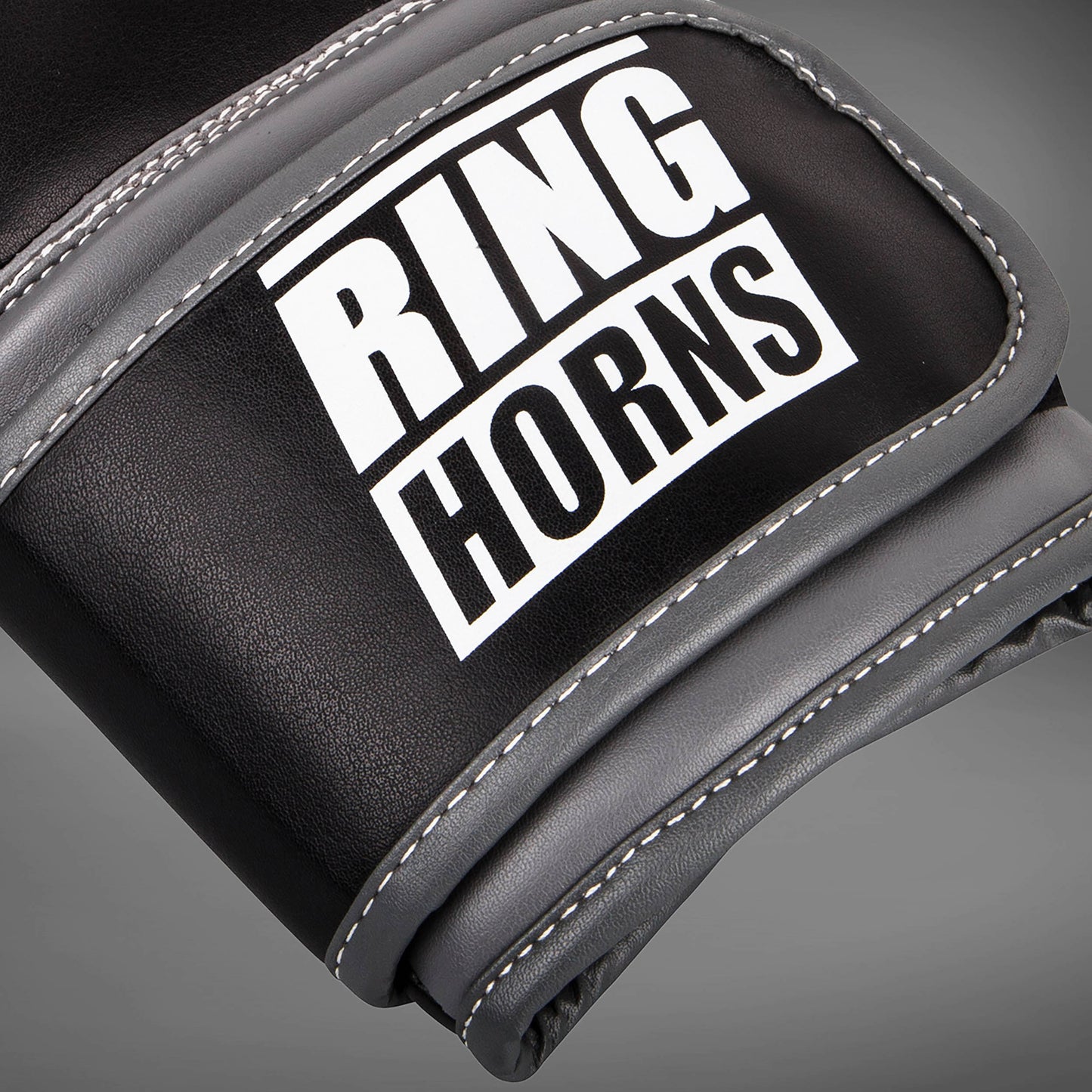 Ringhorns Charger by Venum Boxing Gloves – Nero