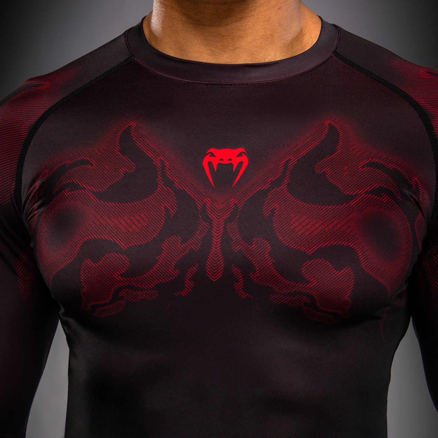 Venum Spectre Rashguard a Maniche Lunghe – Nero/Rosso