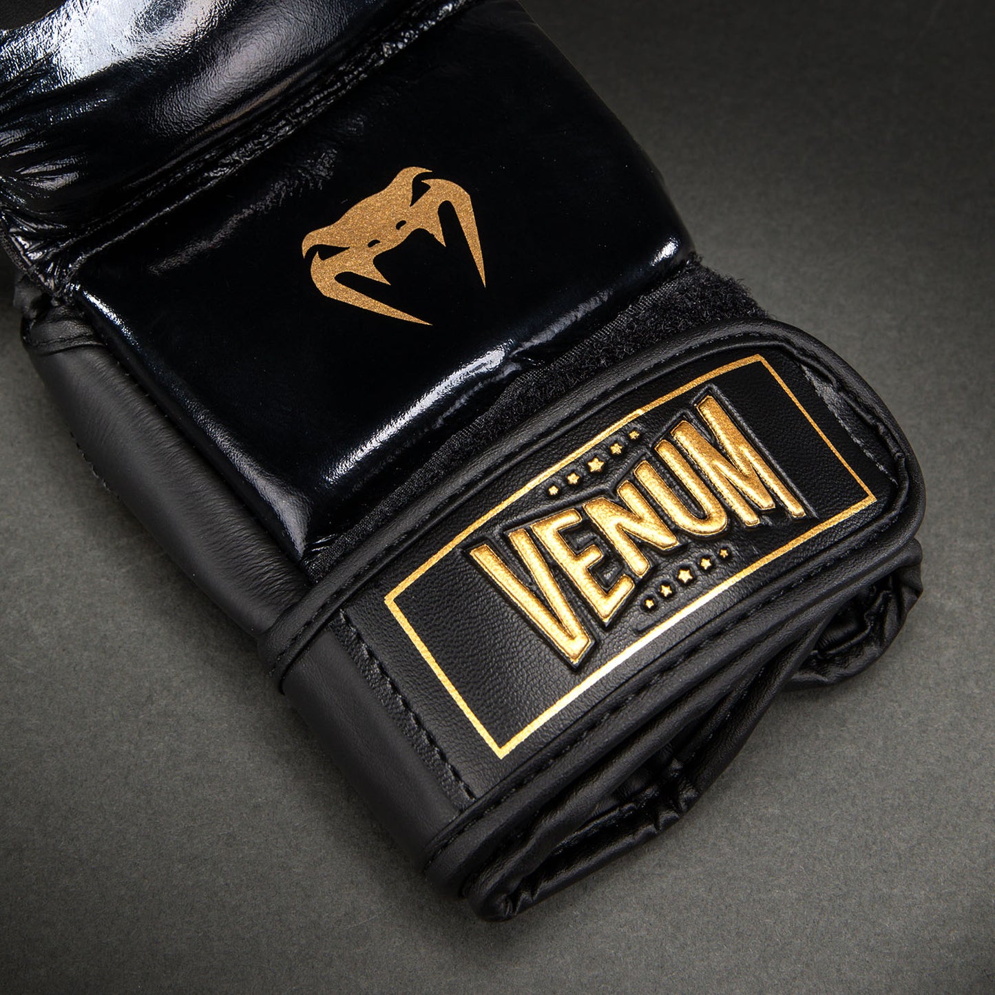 Venum Attack 2.0 Guanti da Sparring in Pelle – Nero/Oro