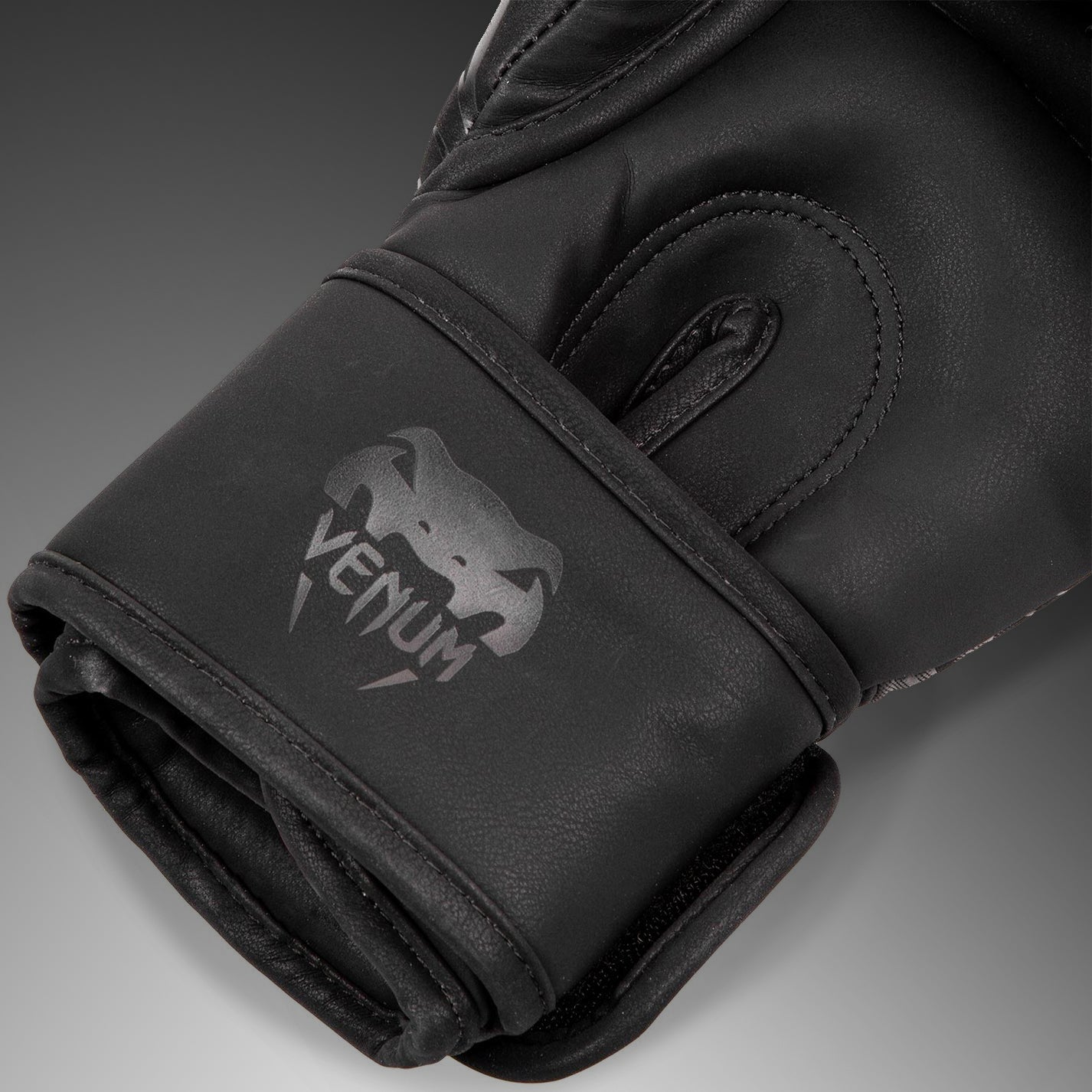 Guanti da boxe Venum Dragon's Flight