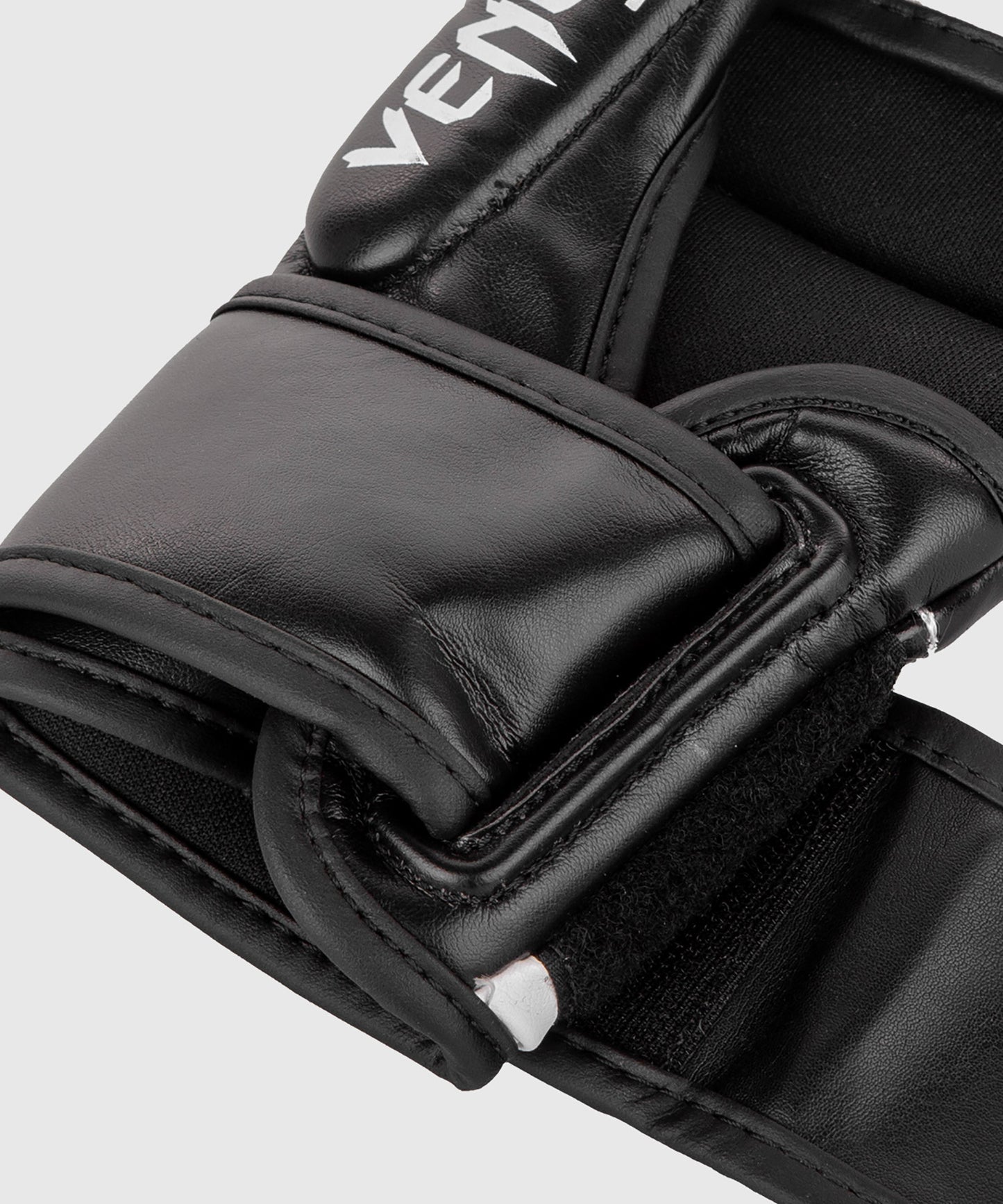 Guanti da combattimento Venum Challenger 3.0 - Bianco/Nero
