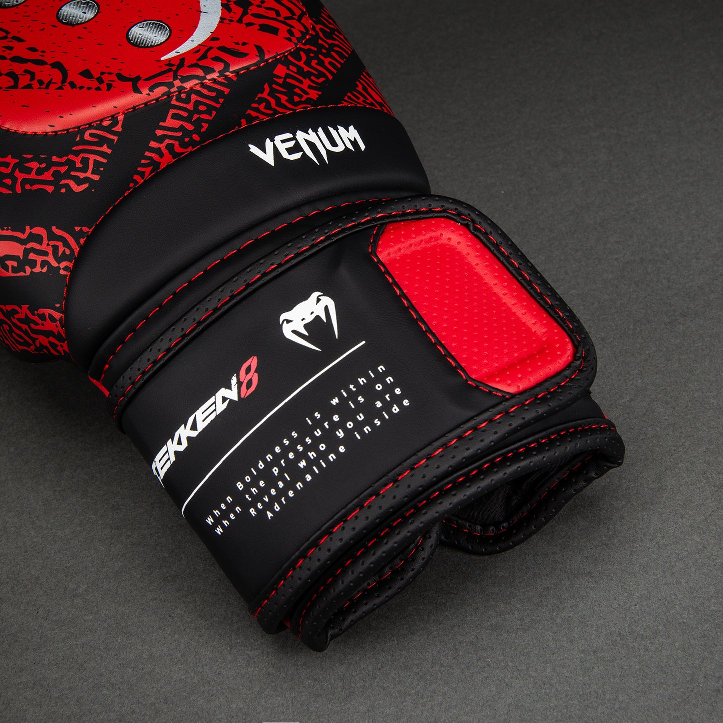 Venum x TEKKEN 8 Guantoni da Boxe - Kazuya - Rosso/Nero