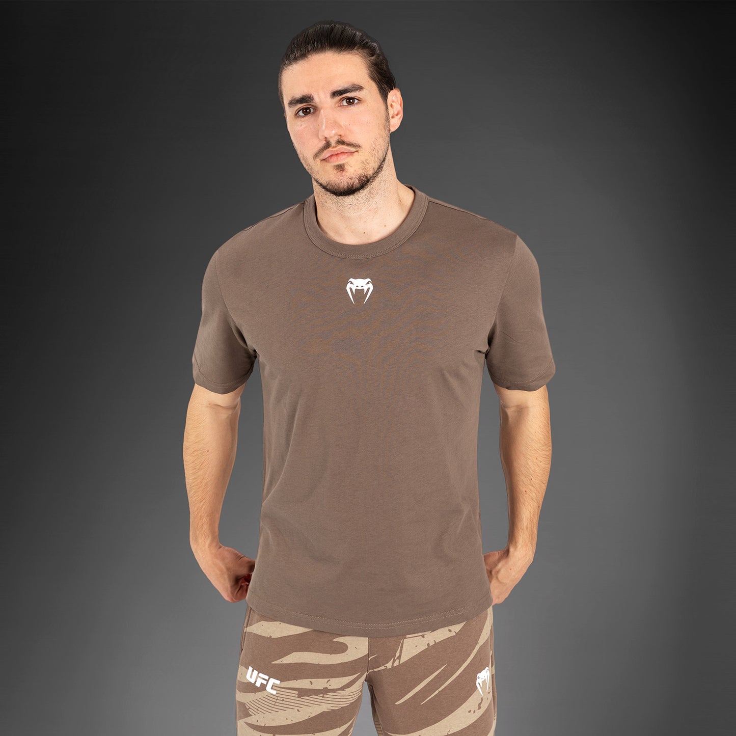 UFC Adrenaline by Venum Fight Week T-Shirt A Maniche Corte da Uomo - Bronzo