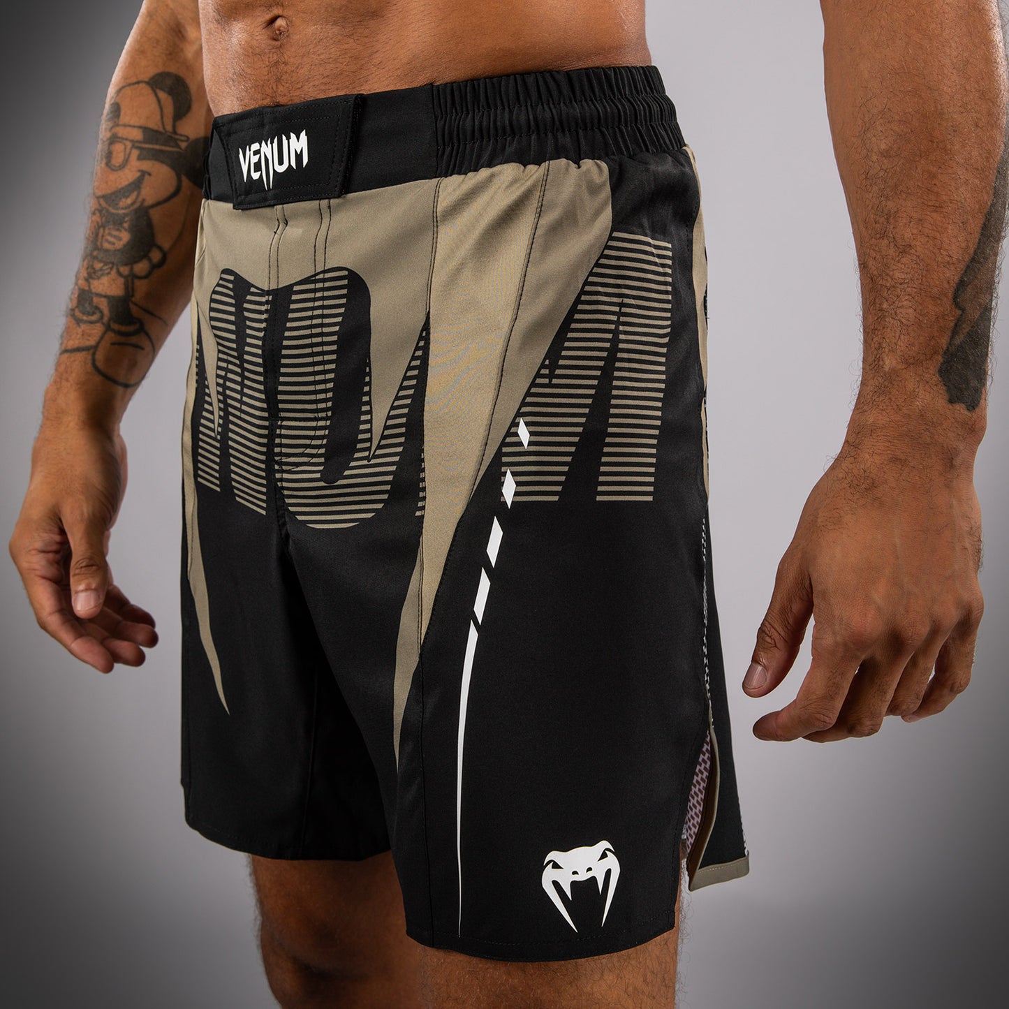 Venum Adrenaline Pantaloncini da combattimento – Nero/Sabbia