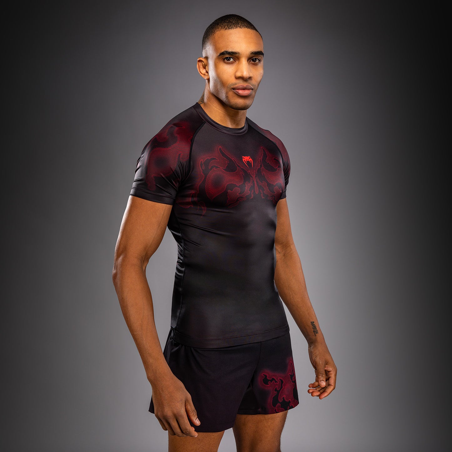 Venum Spectre Rashguard a Maniche Corte – Nero/Rosso