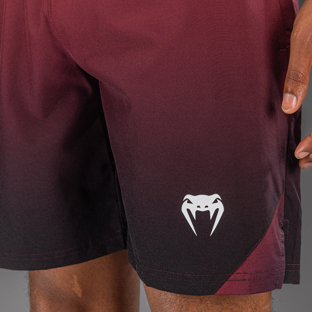 Venum Giant Shift Pantaloncini da allenamento - Nero/Rosso