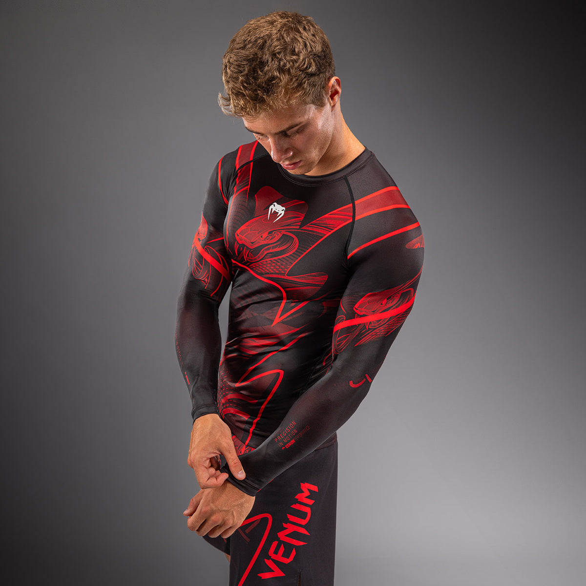 Venum Crimson Viper 2.0 Rashguard a maniche lunghe - Nero/Rosso