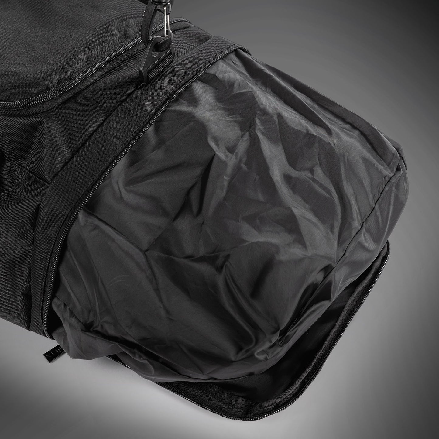 Venum Essential Borsa Sportiva (61L) – Nero