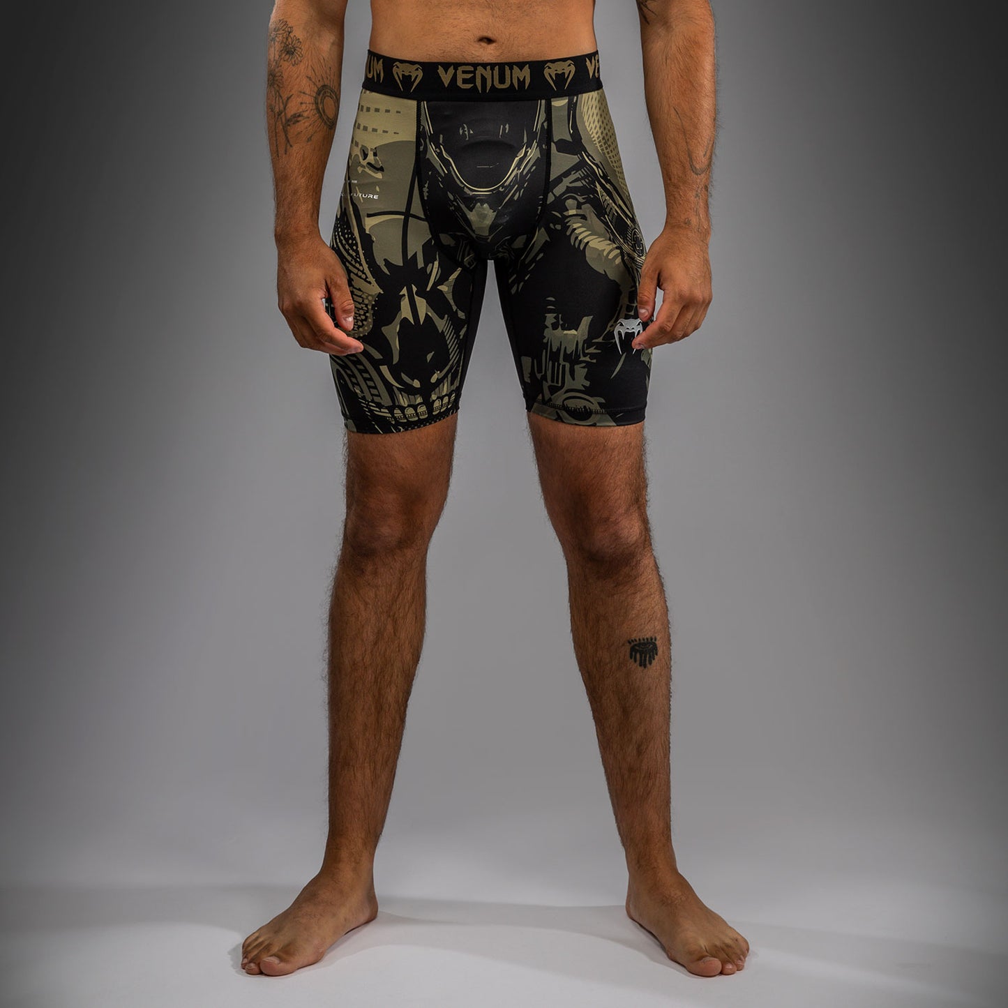 Venum Invader Pantaloncini a compressione - Nero/Sabbia